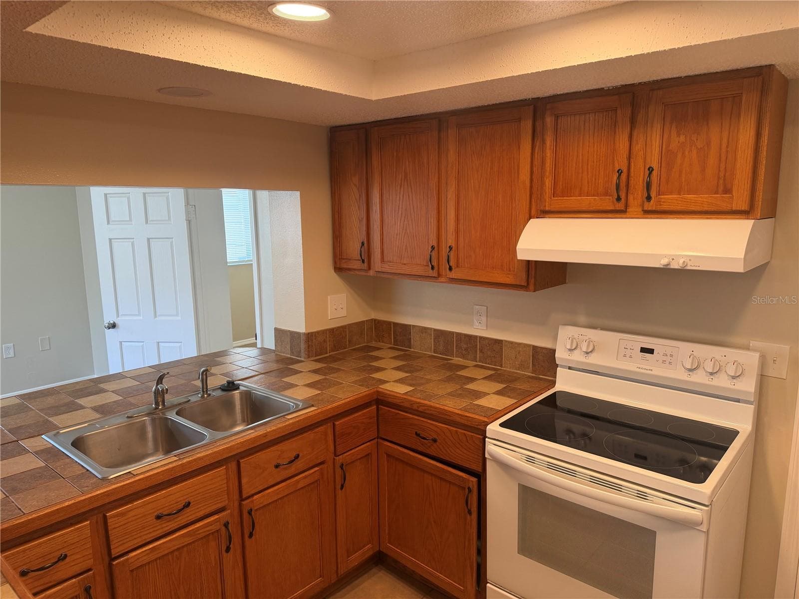 4239 Woodfield Ave photo 4