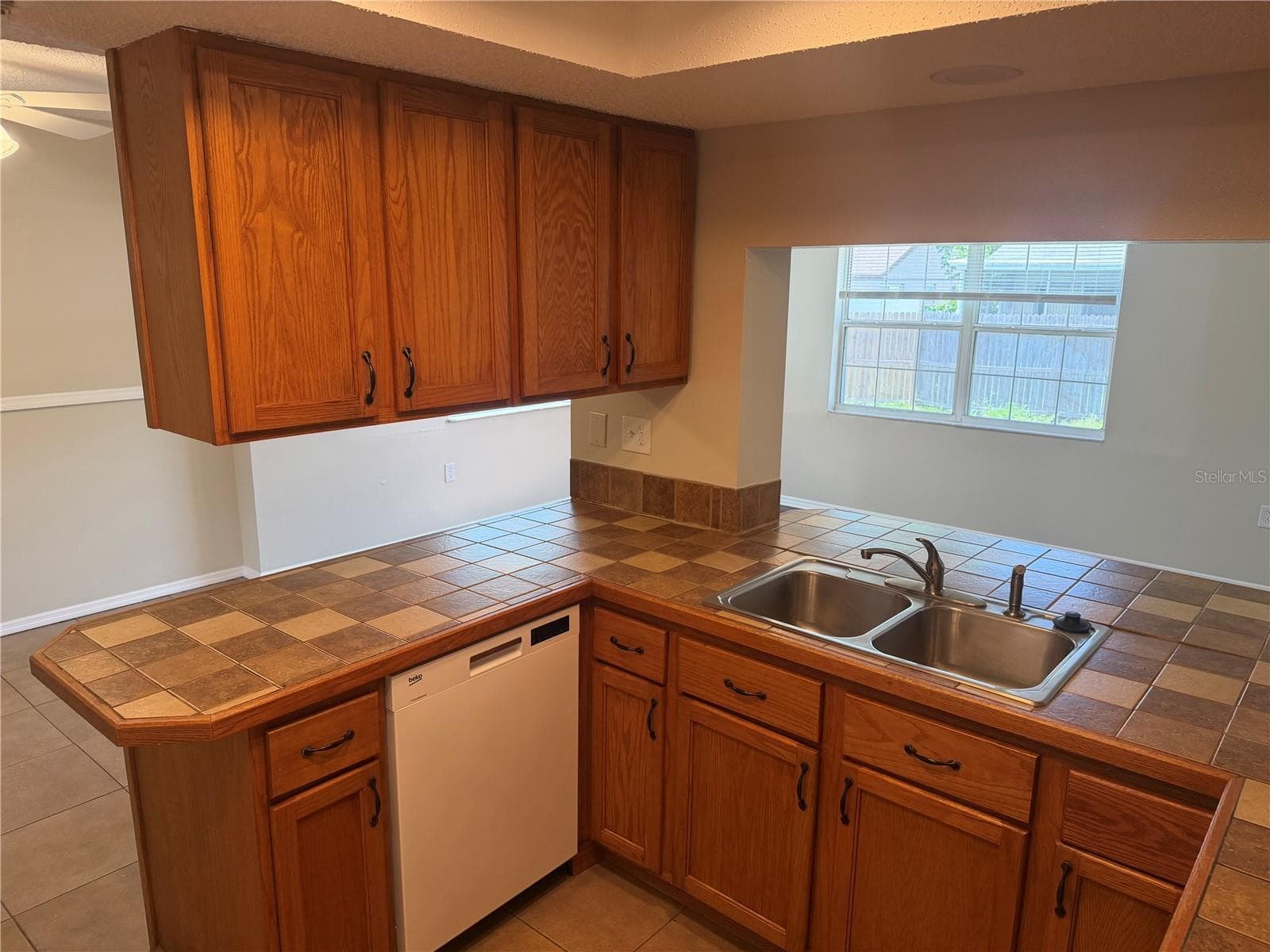4239 Woodfield Ave photo 5