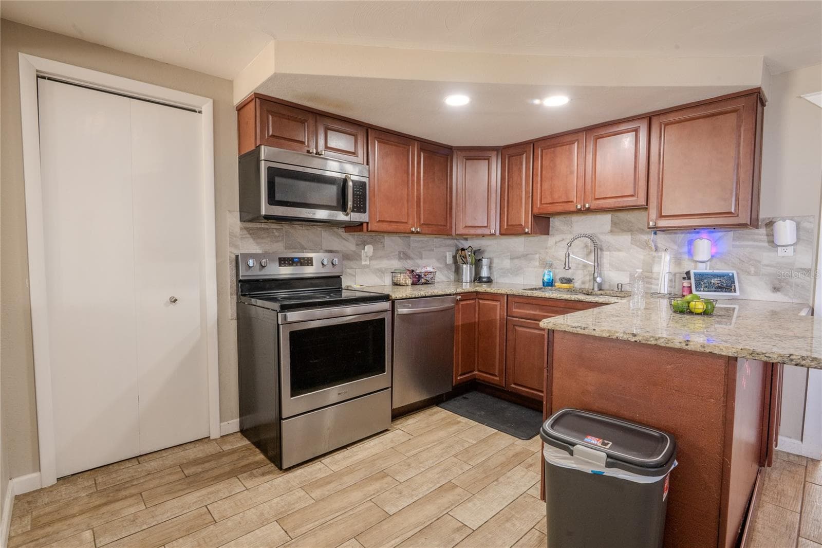 1050 Deal Ln photo 3