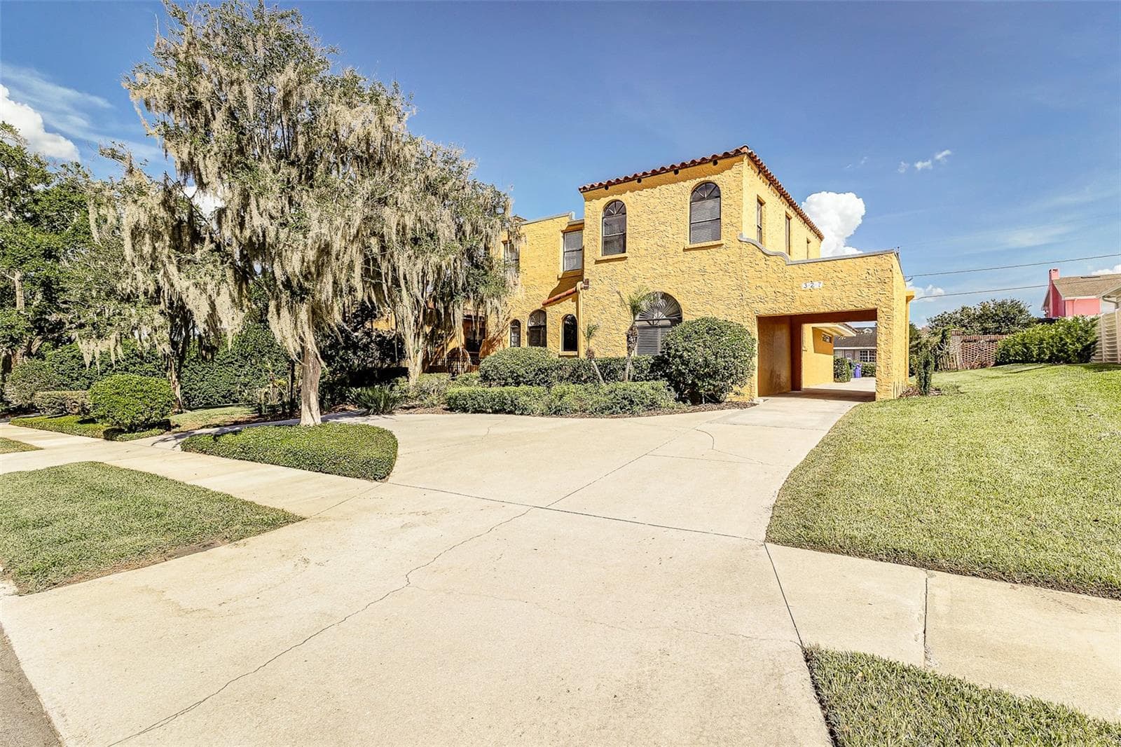 327 Miramar Rd photo 2