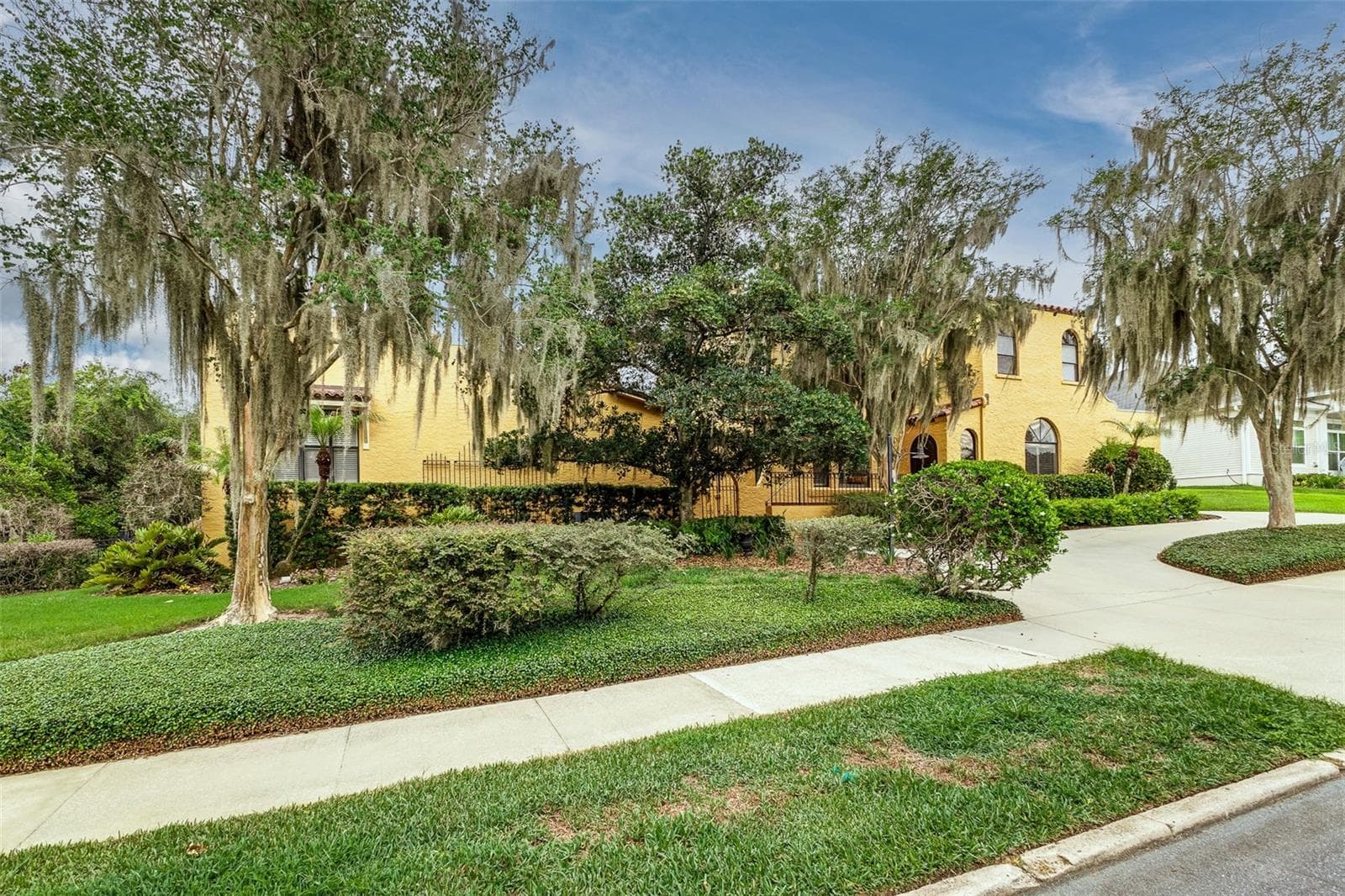 327 Miramar Rd photo 3