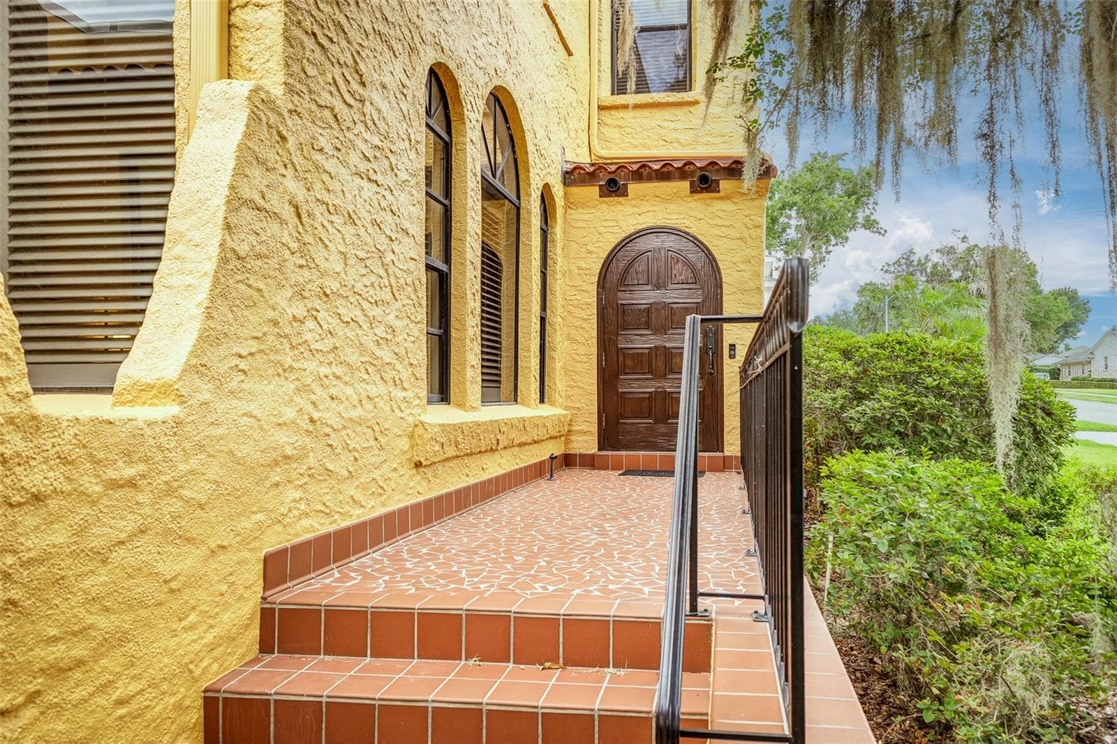 327 Miramar Rd photo 5