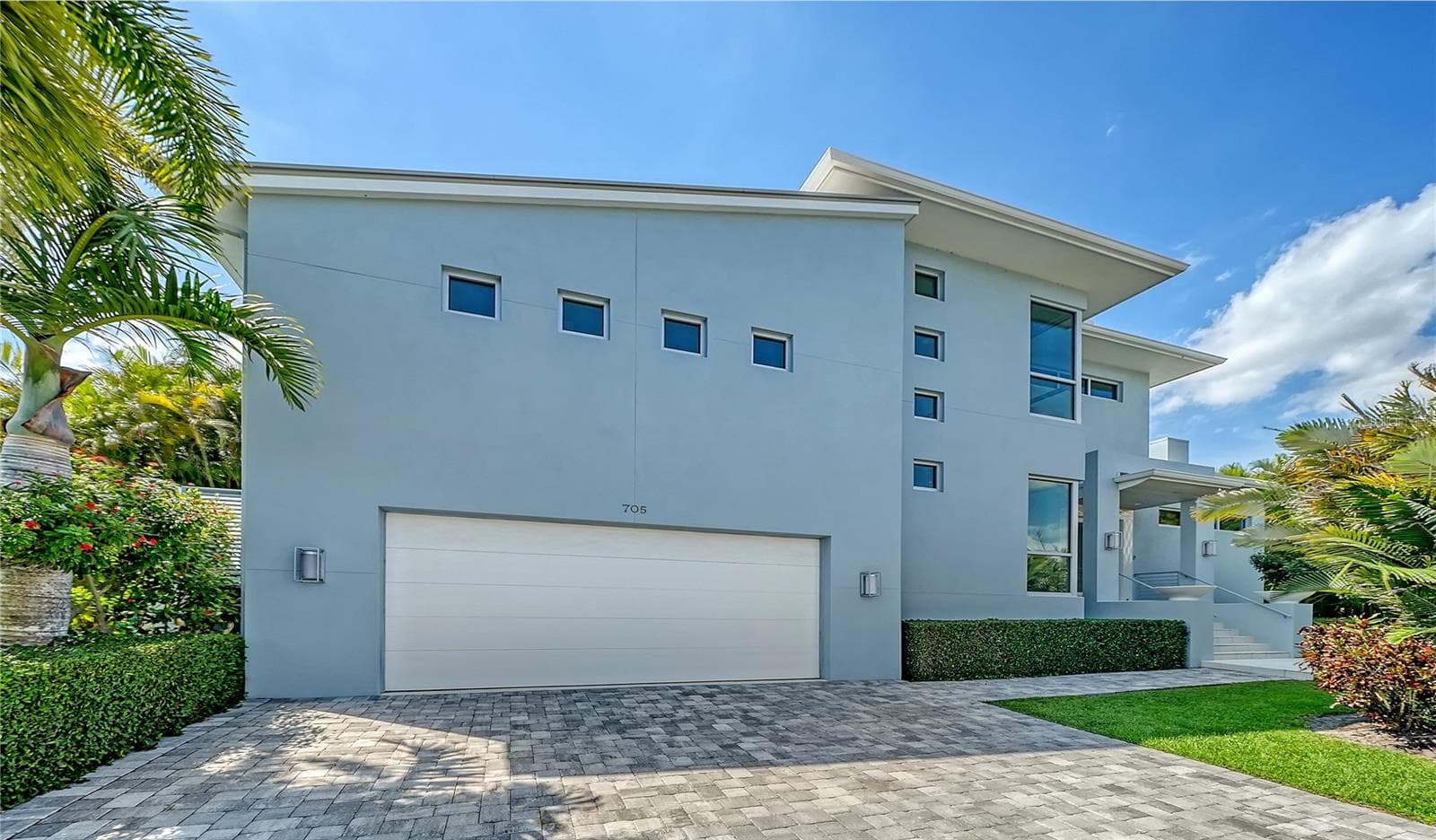 705 Jungle Queen Way photo 4