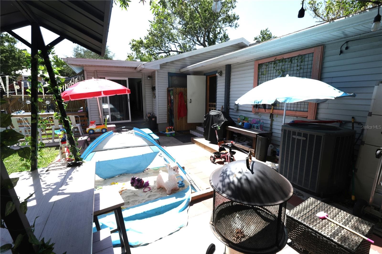 915 Dempsey St photo 5