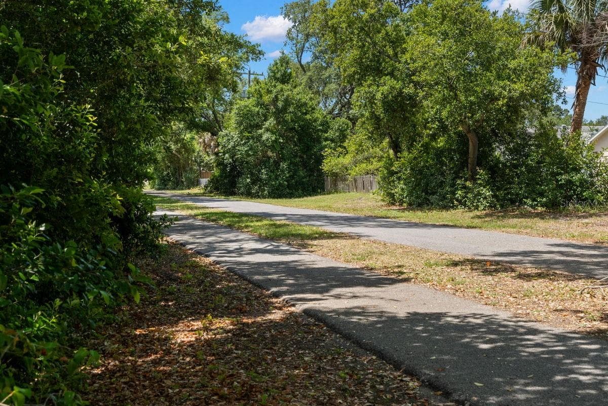 1658 Douglas Ave photo 3
