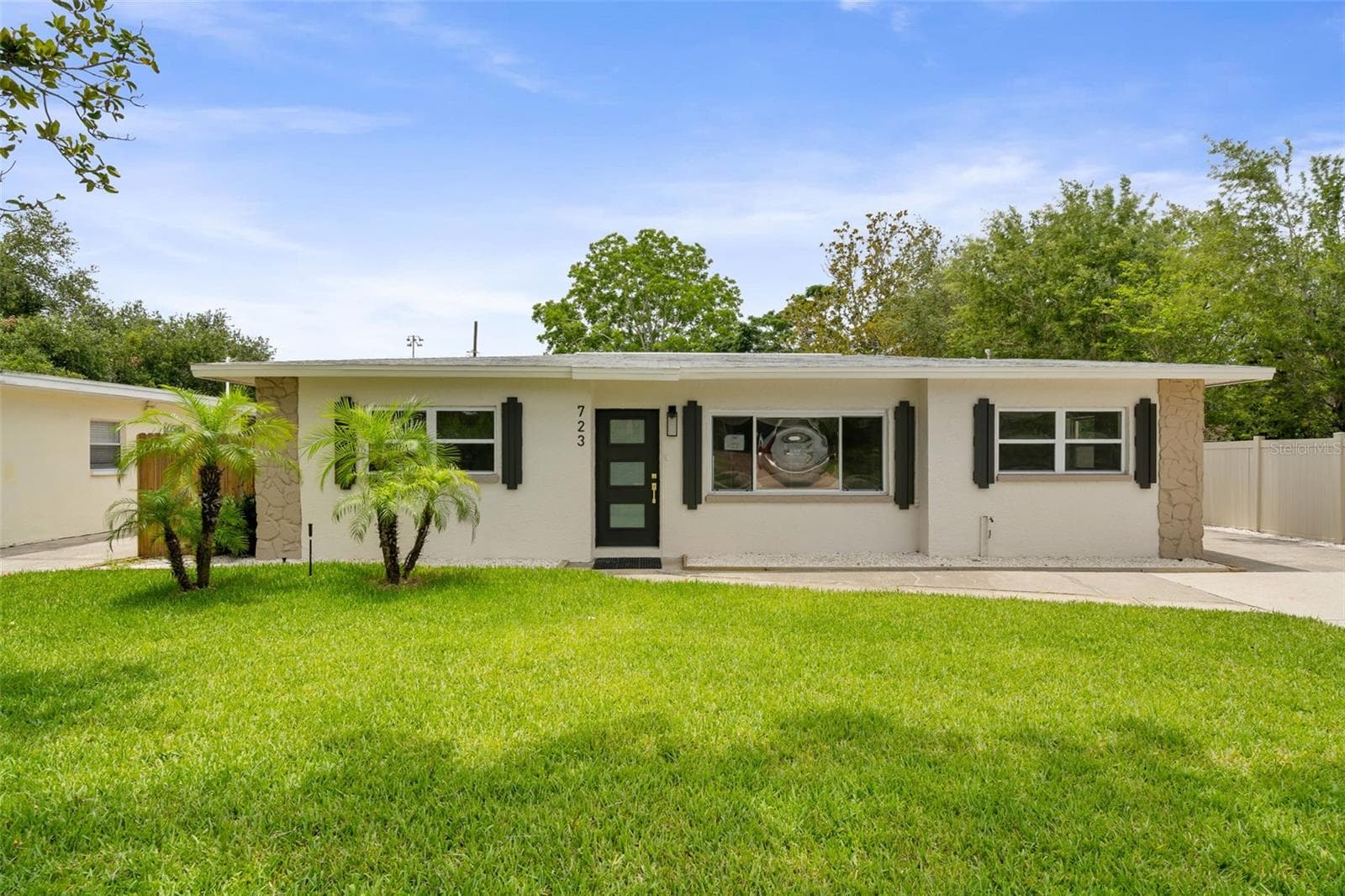 723 W Bayshore Dr photo 3