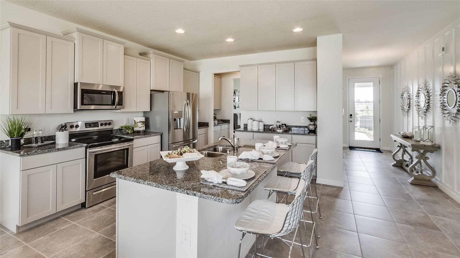 6849 Flint Creek Dr photo 3