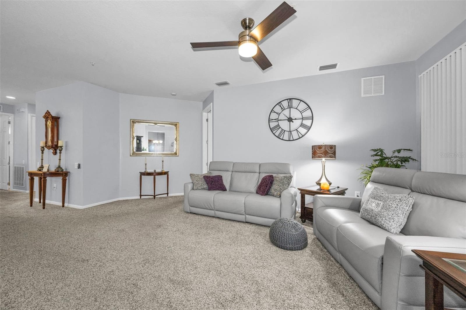 889 Lantern Way photo 3