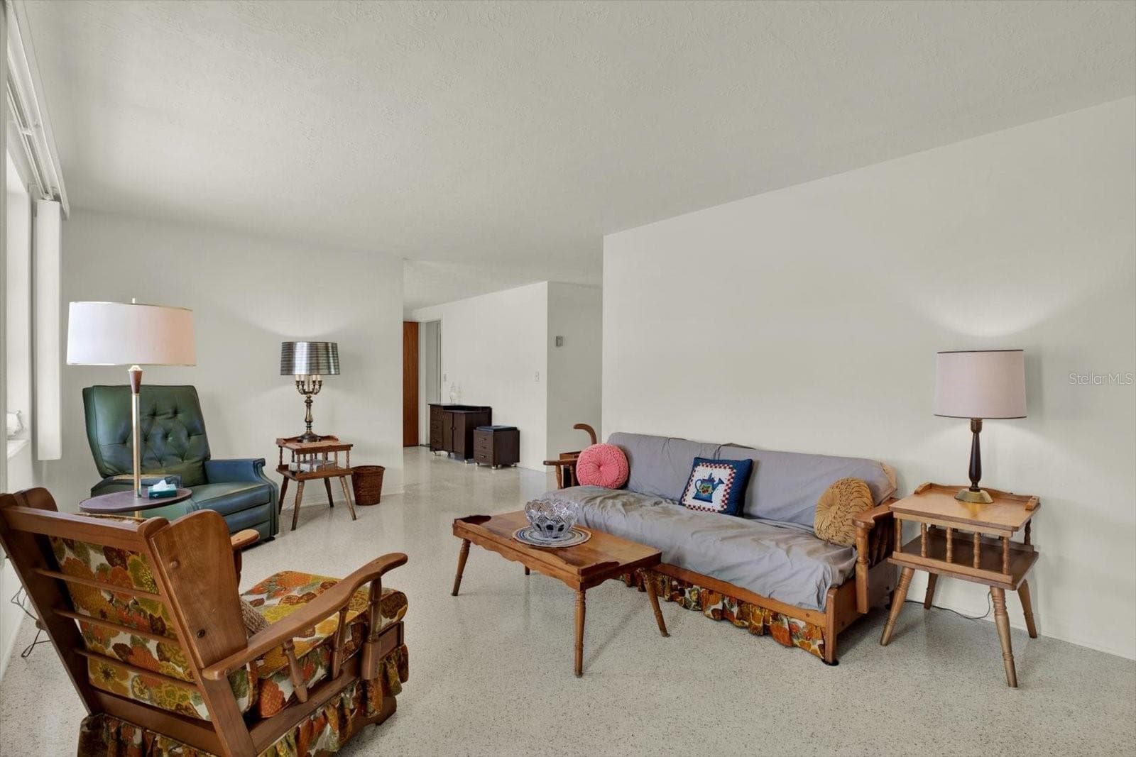 1617 Derrick St photo 3