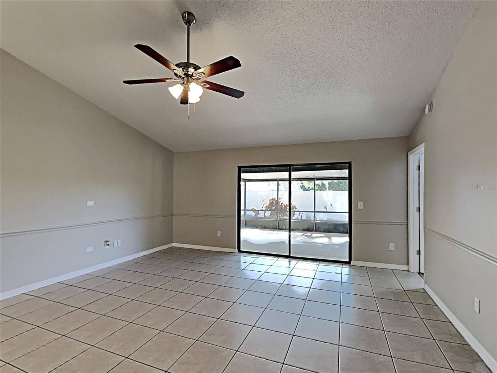 11701 Lynmoor Dr photo 3
