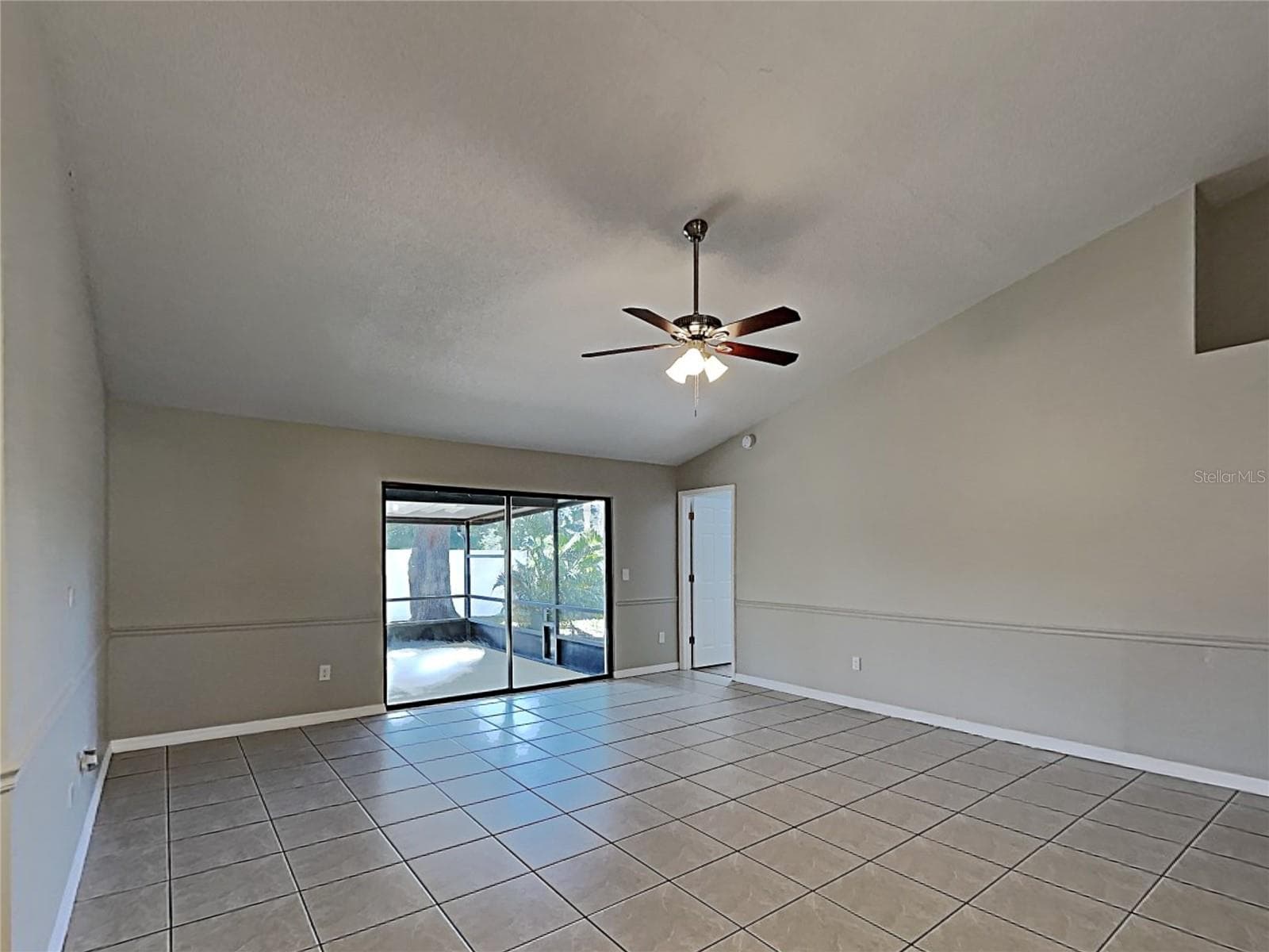 11701 Lynmoor Dr photo 4