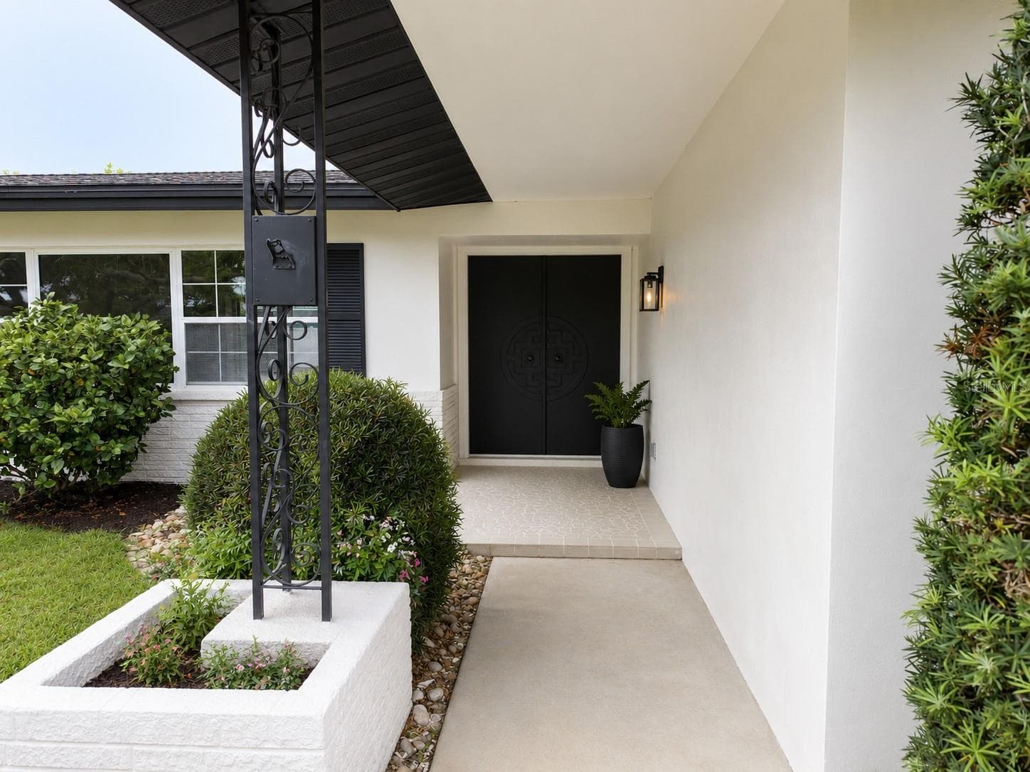 810 Allamanda Dr photo 3