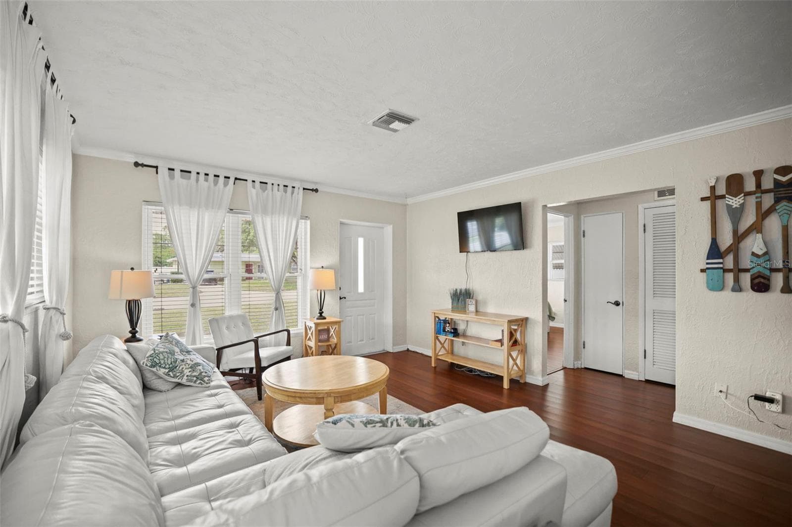 1121 Sunnydale Dr photo 2