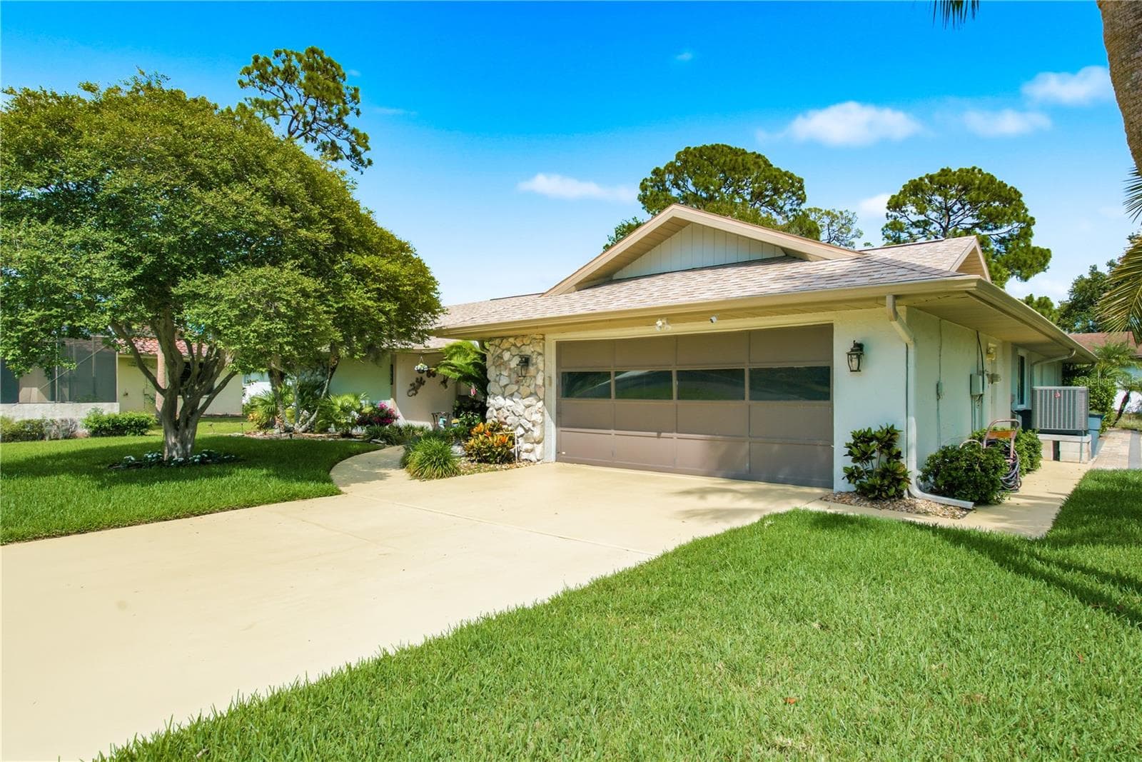 5468 Nimitz Rd photo 3