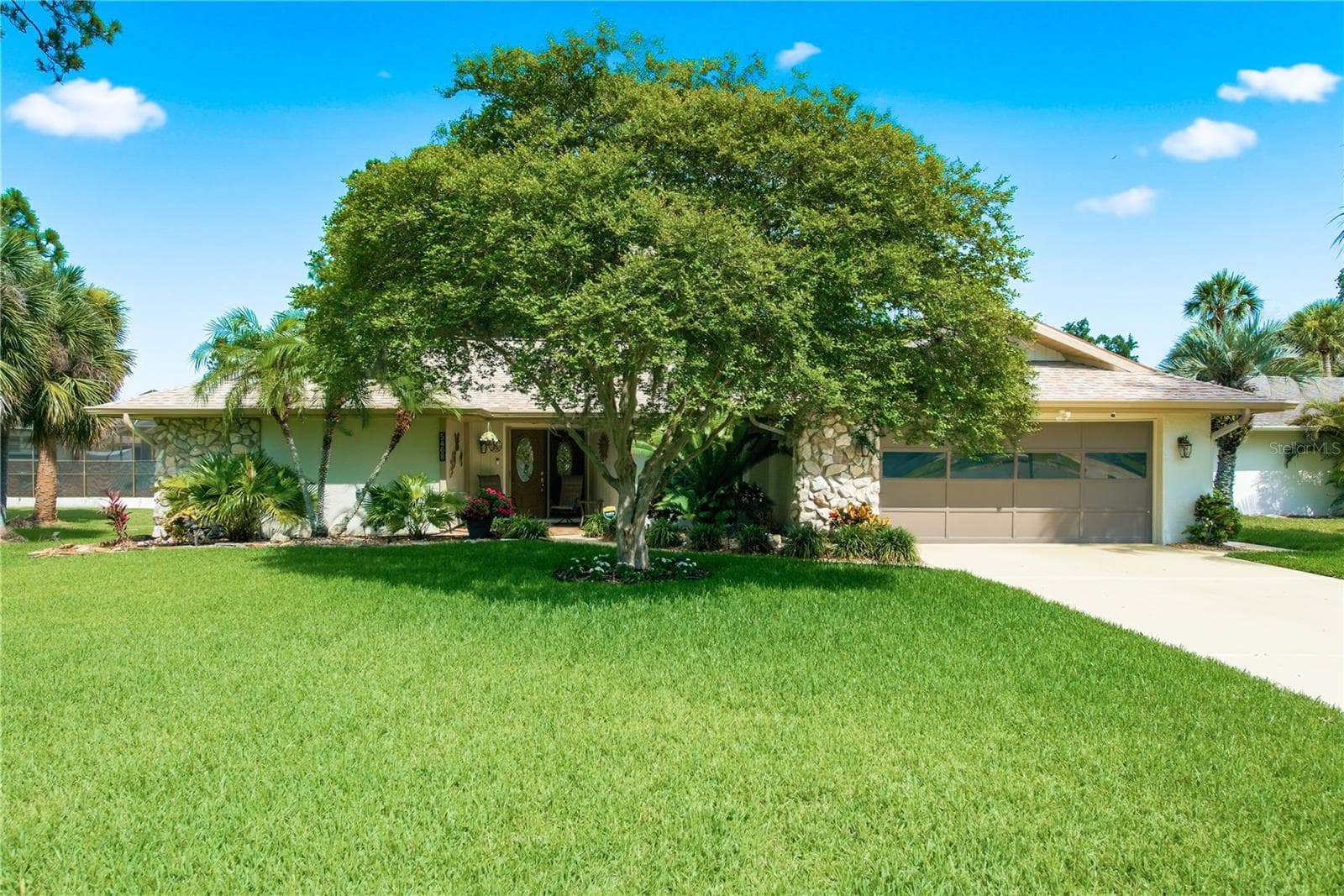 5468 Nimitz Rd photo 2