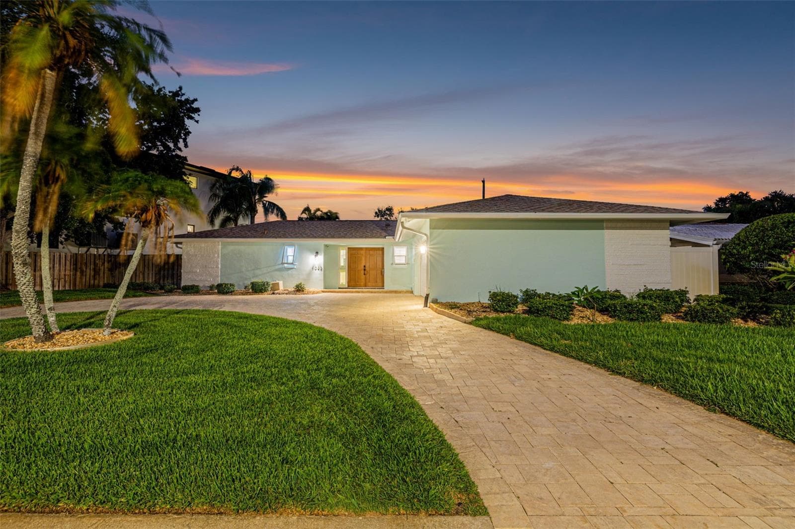 1022 Eden Isle Dr NE photo 3