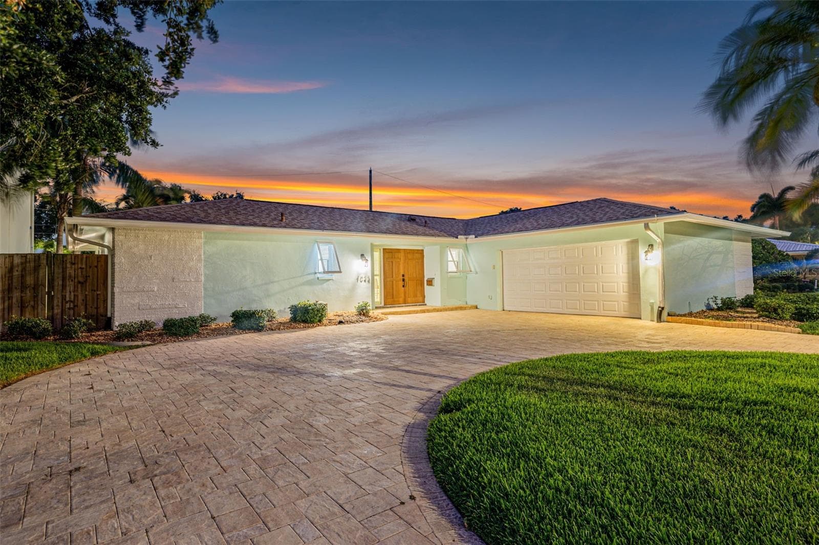 1022 Eden Isle Dr NE photo 4