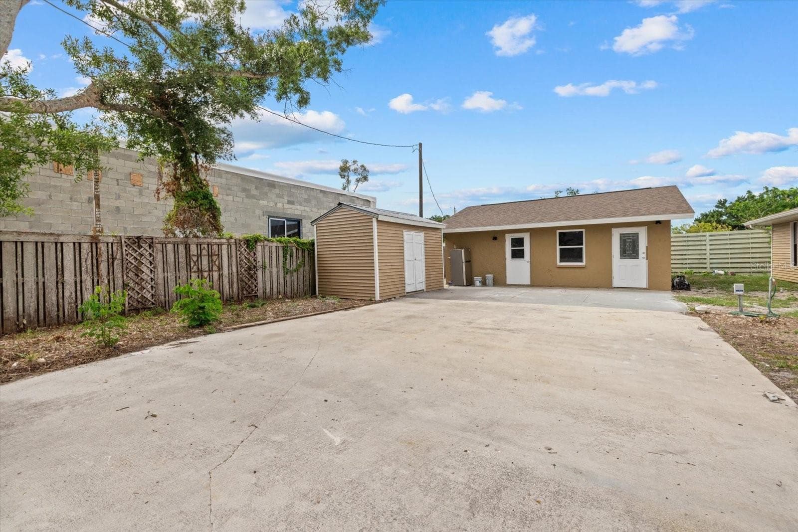 2818 Olympic St photo 3