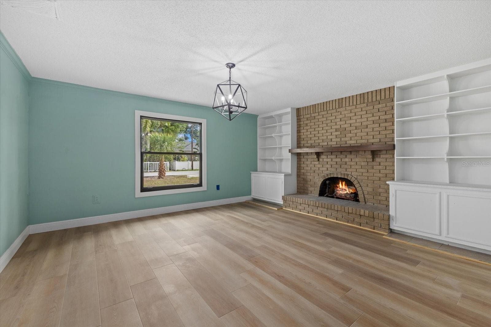 2818 Olympic St photo 4