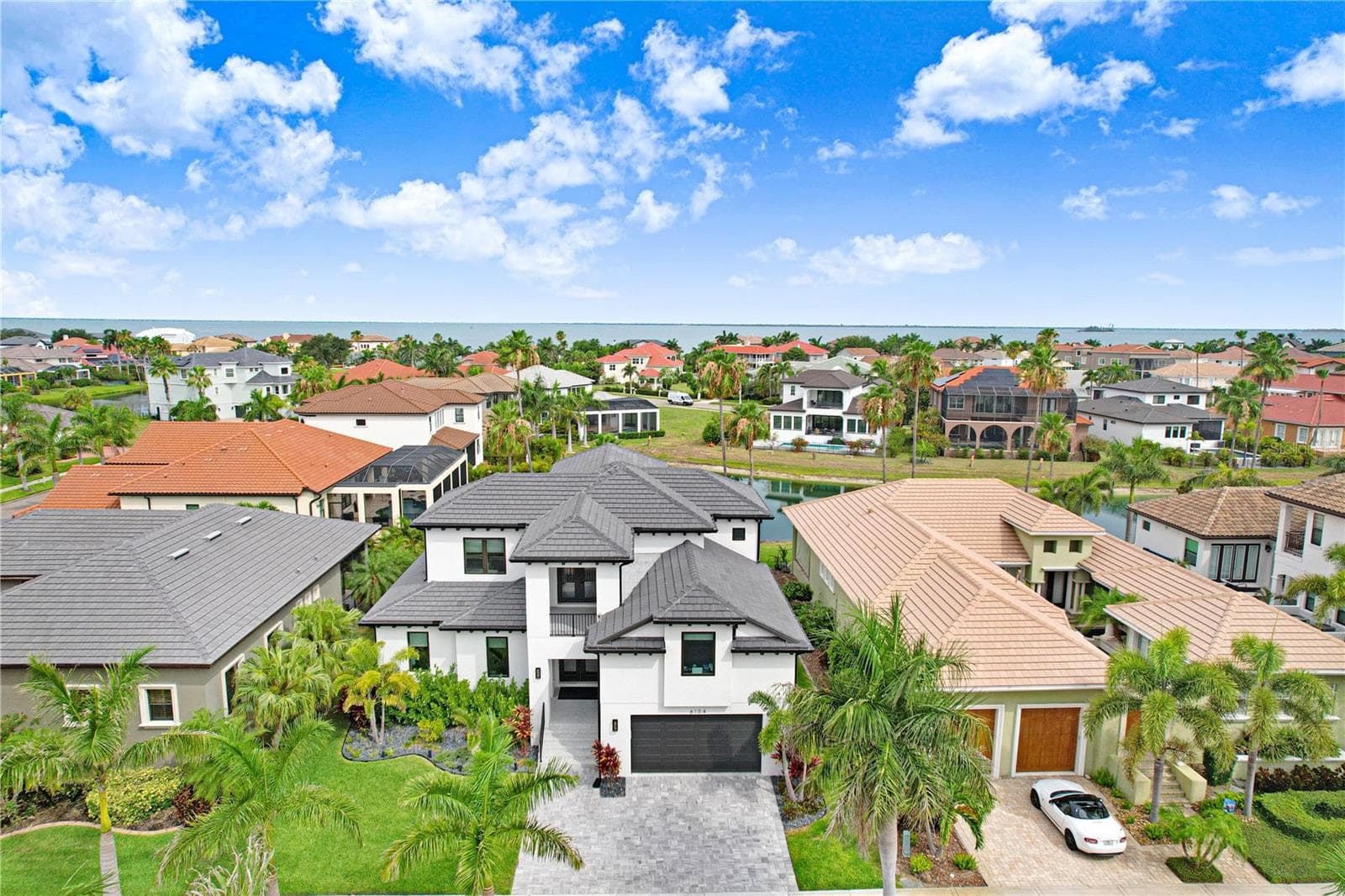 6104 Lagomar Ln photo 3