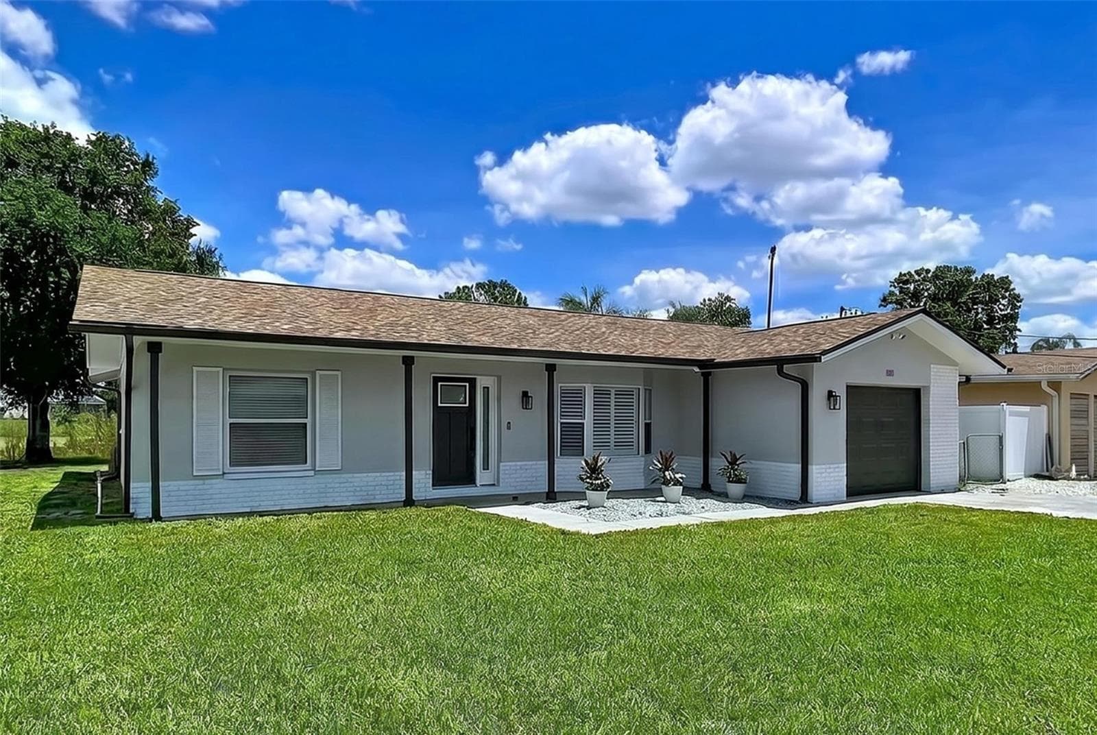 381 Westwinds Dr photo 2