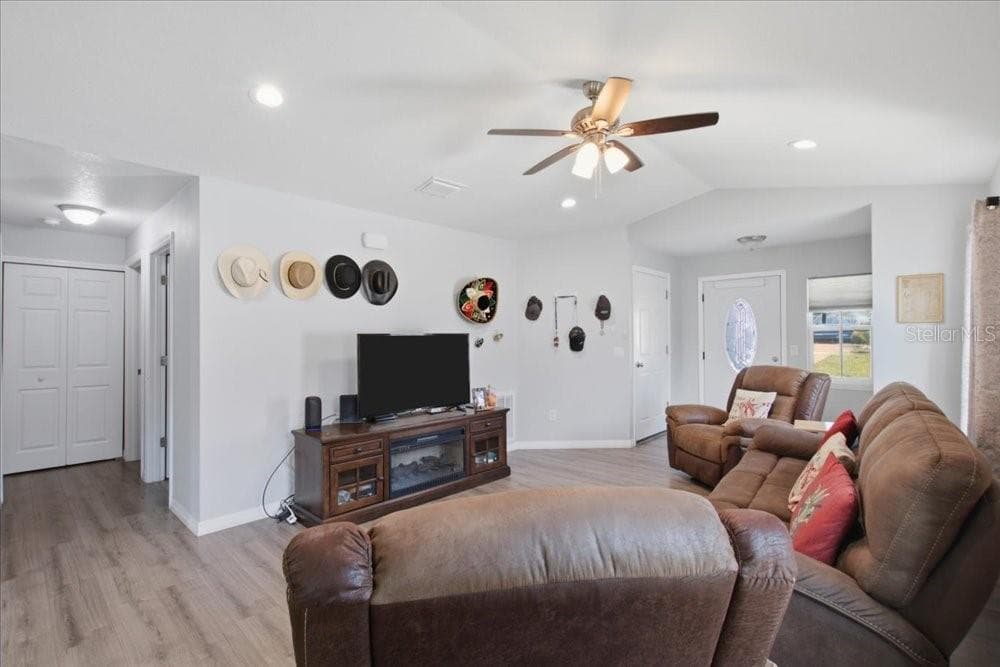 14584 20th St photo 4