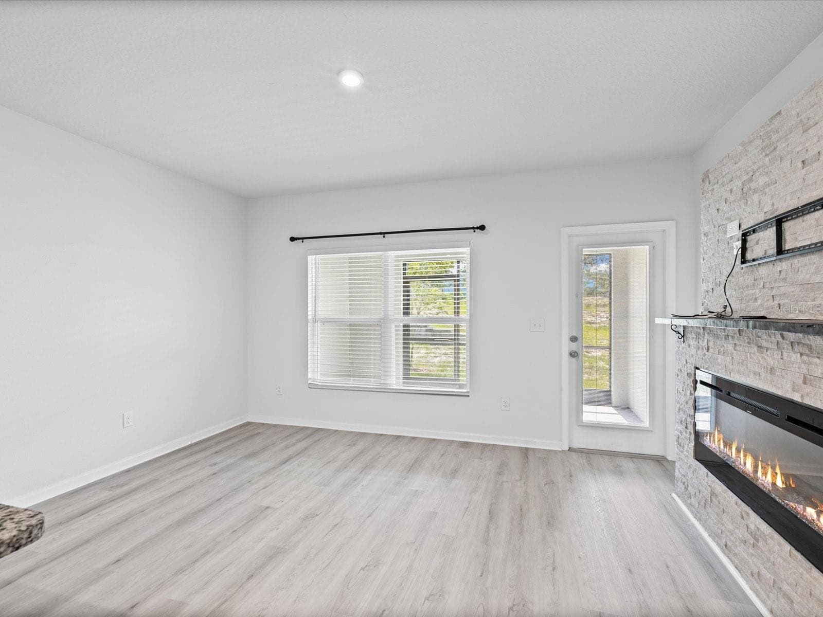 3154 Victoria Inlet Dr photo 3