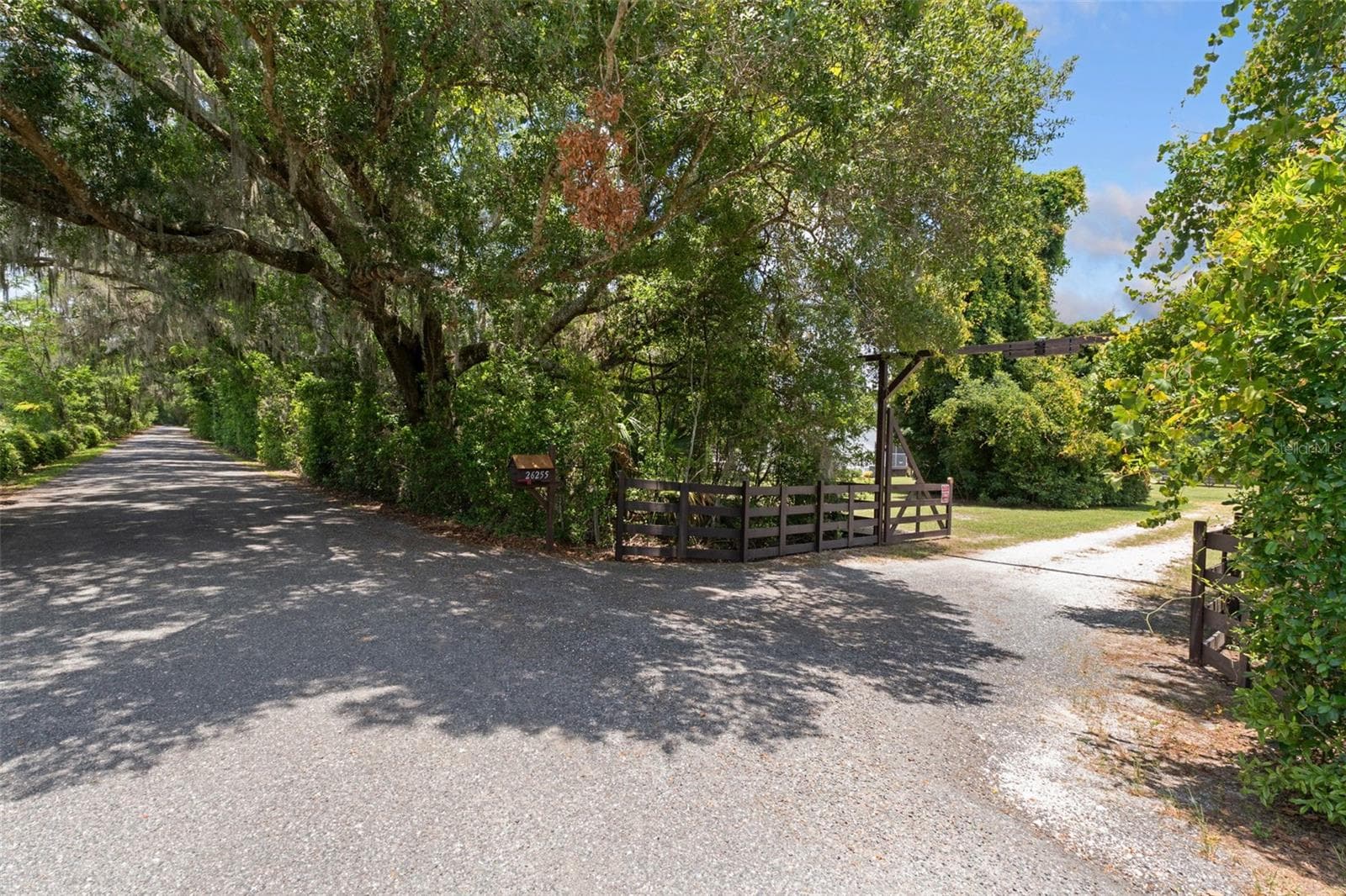 26255 Lambeth Rd photo 3