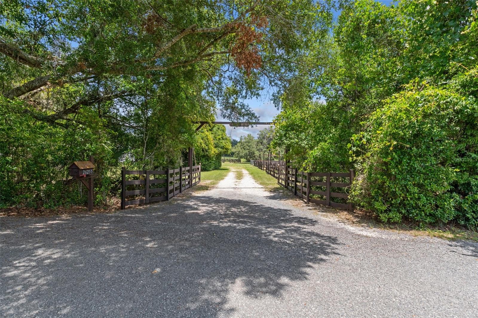 26255 Lambeth Rd photo 4
