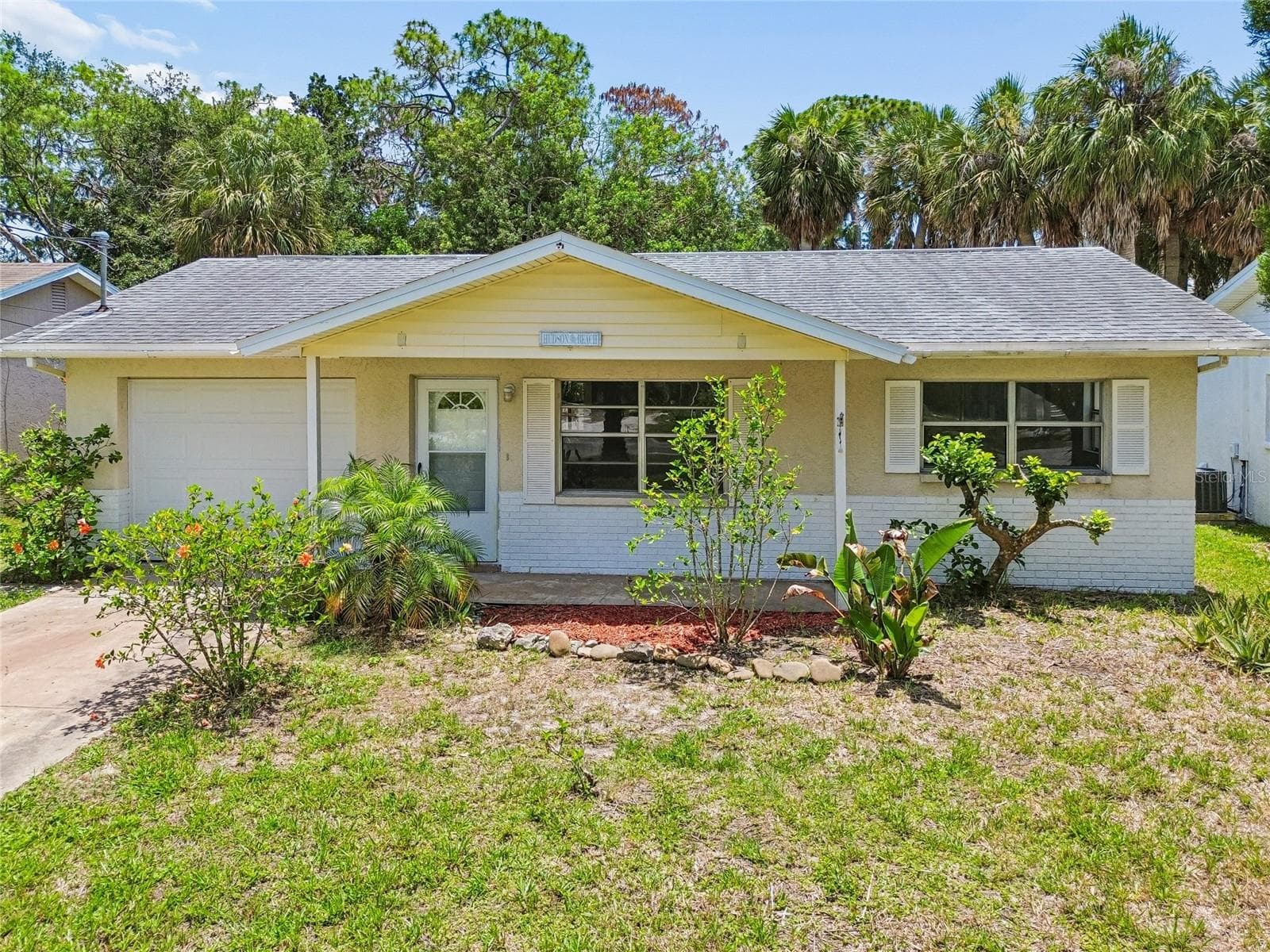 6826 Driftwood Dr photo 4
