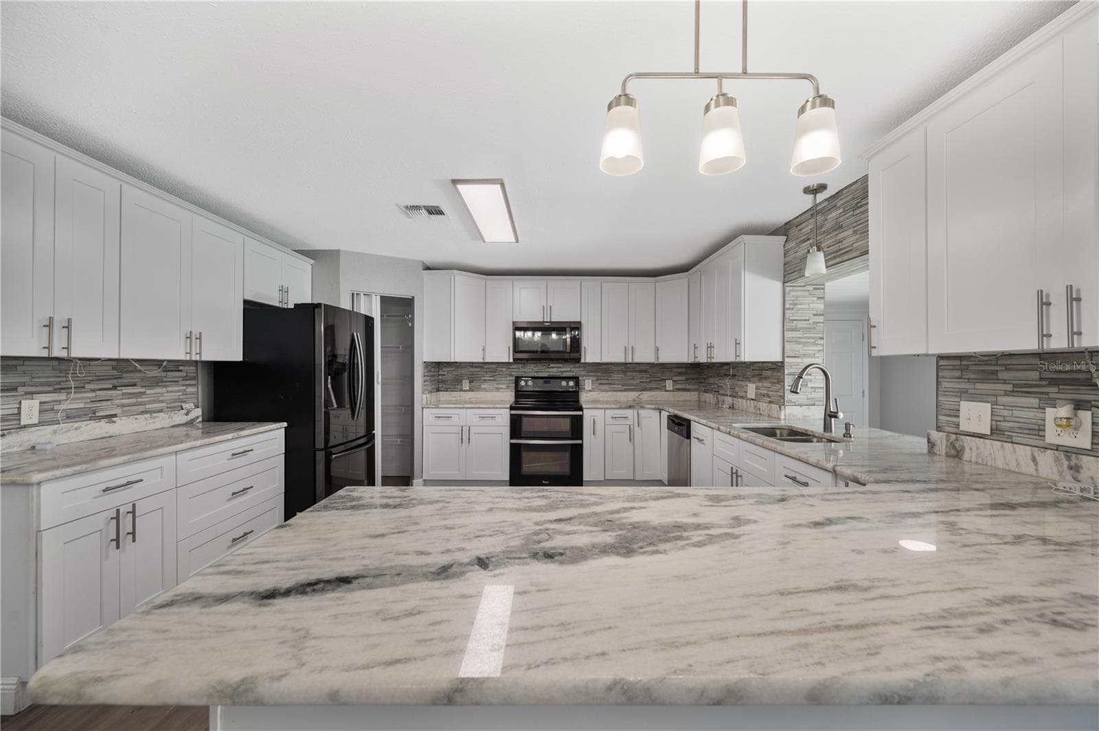 510 Windermere Dr photo 2