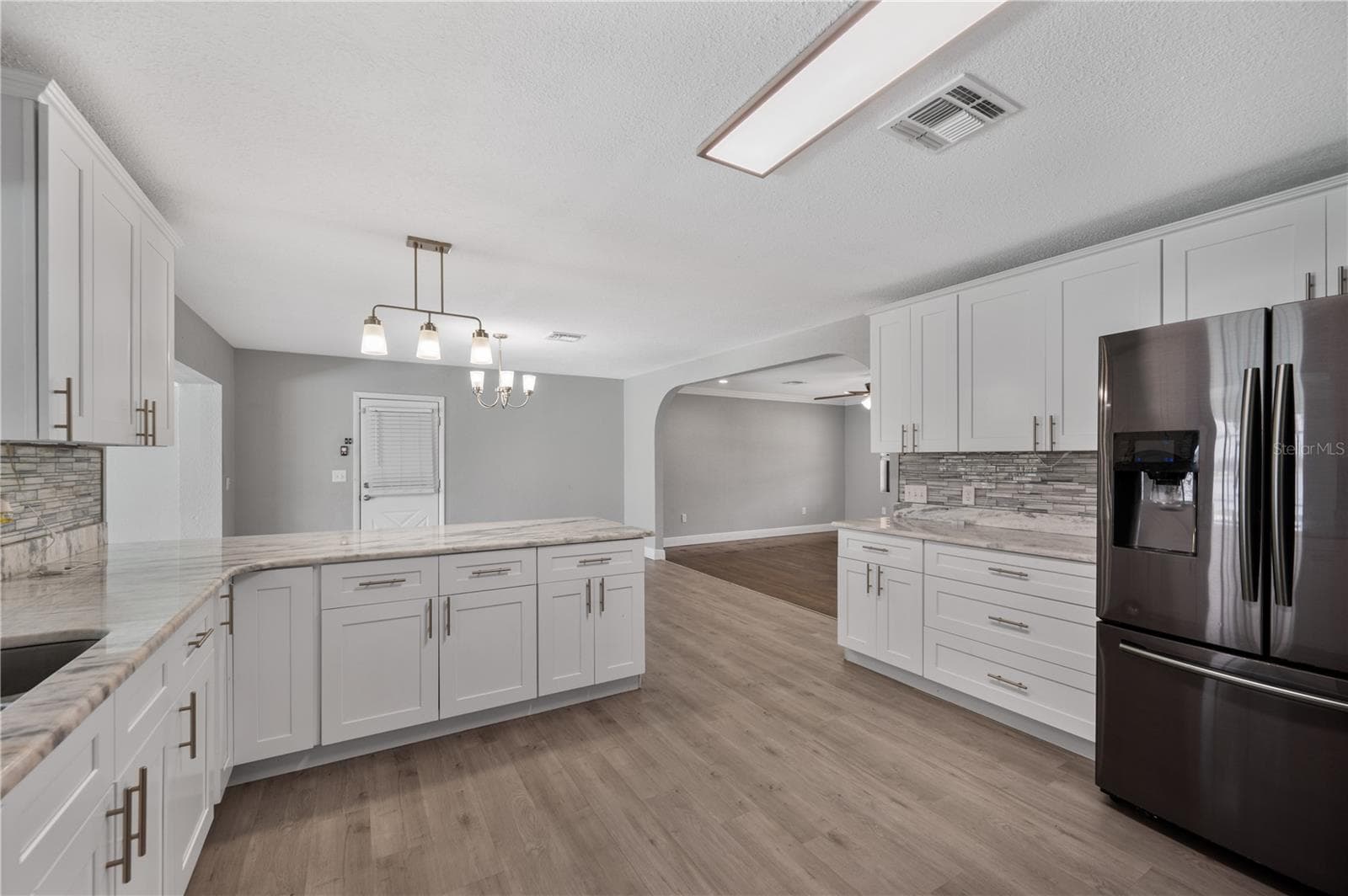 510 Windermere Dr photo 3