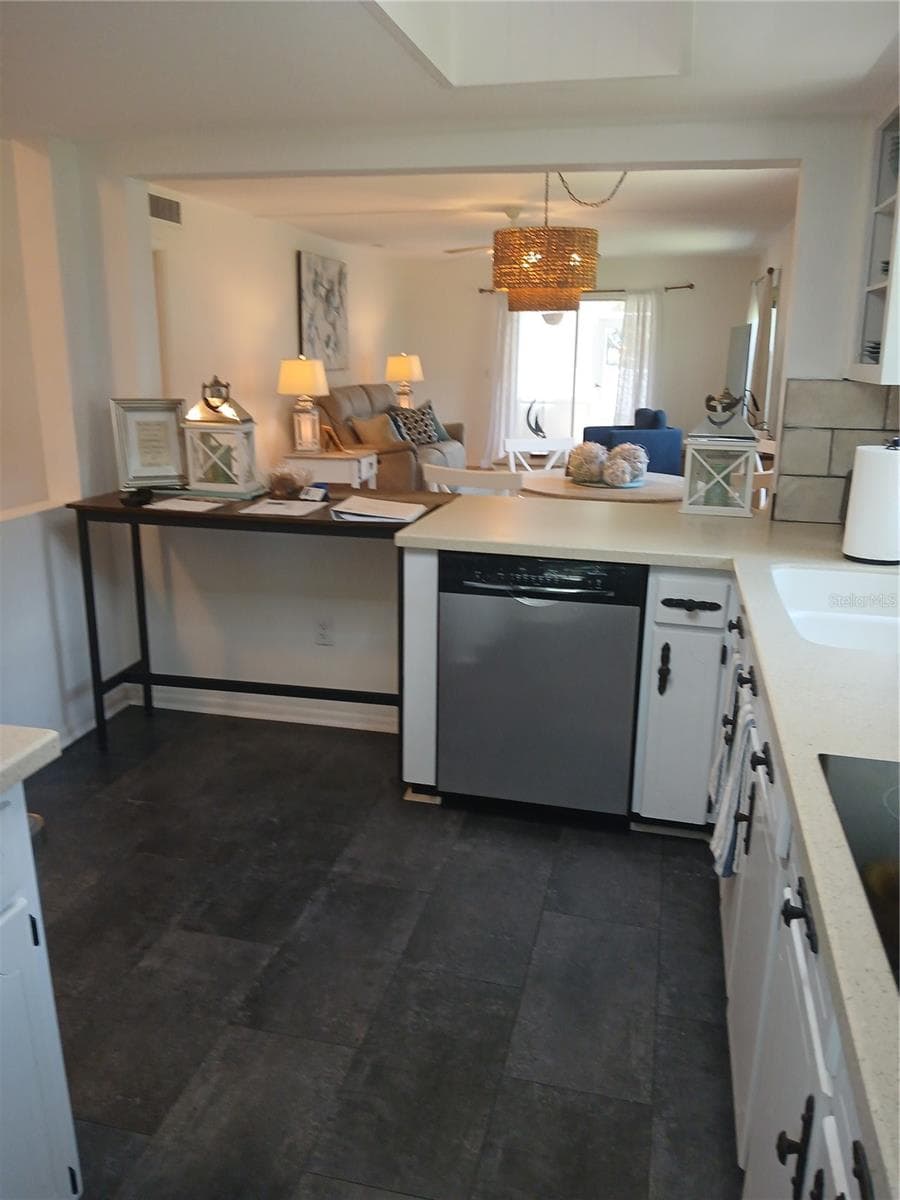 200 Glennes Ln #103 photo 3
