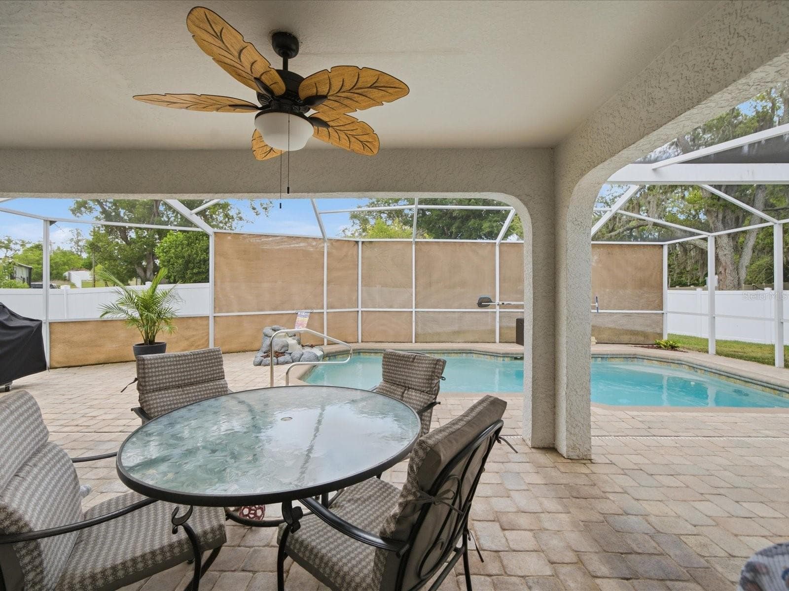 2478 Glenridge Dr photo 2