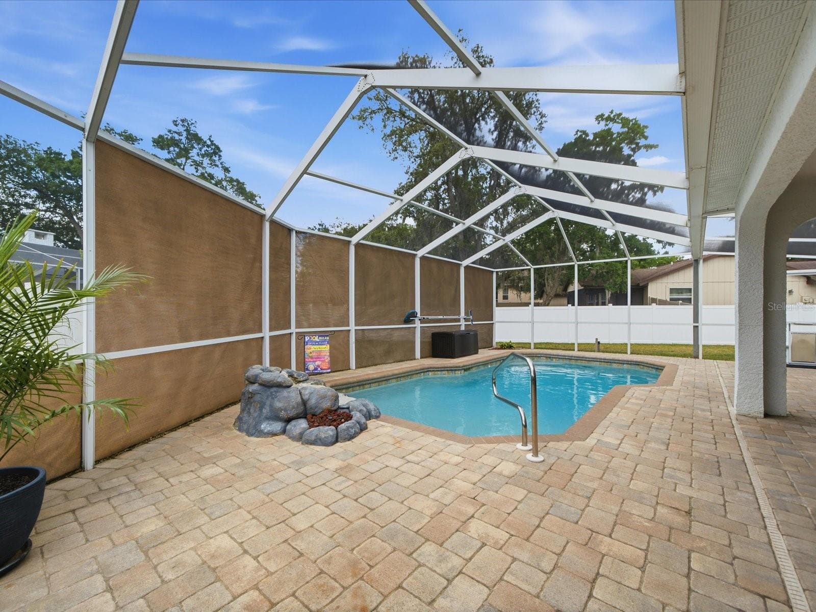 2478 Glenridge Dr photo 3