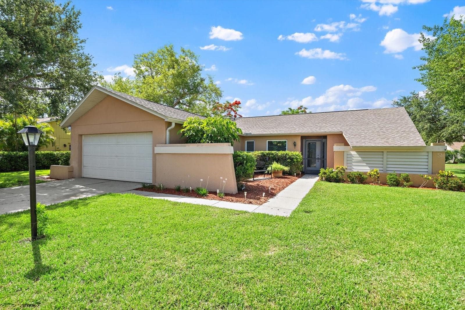 4352 Kingston Loop photo 2