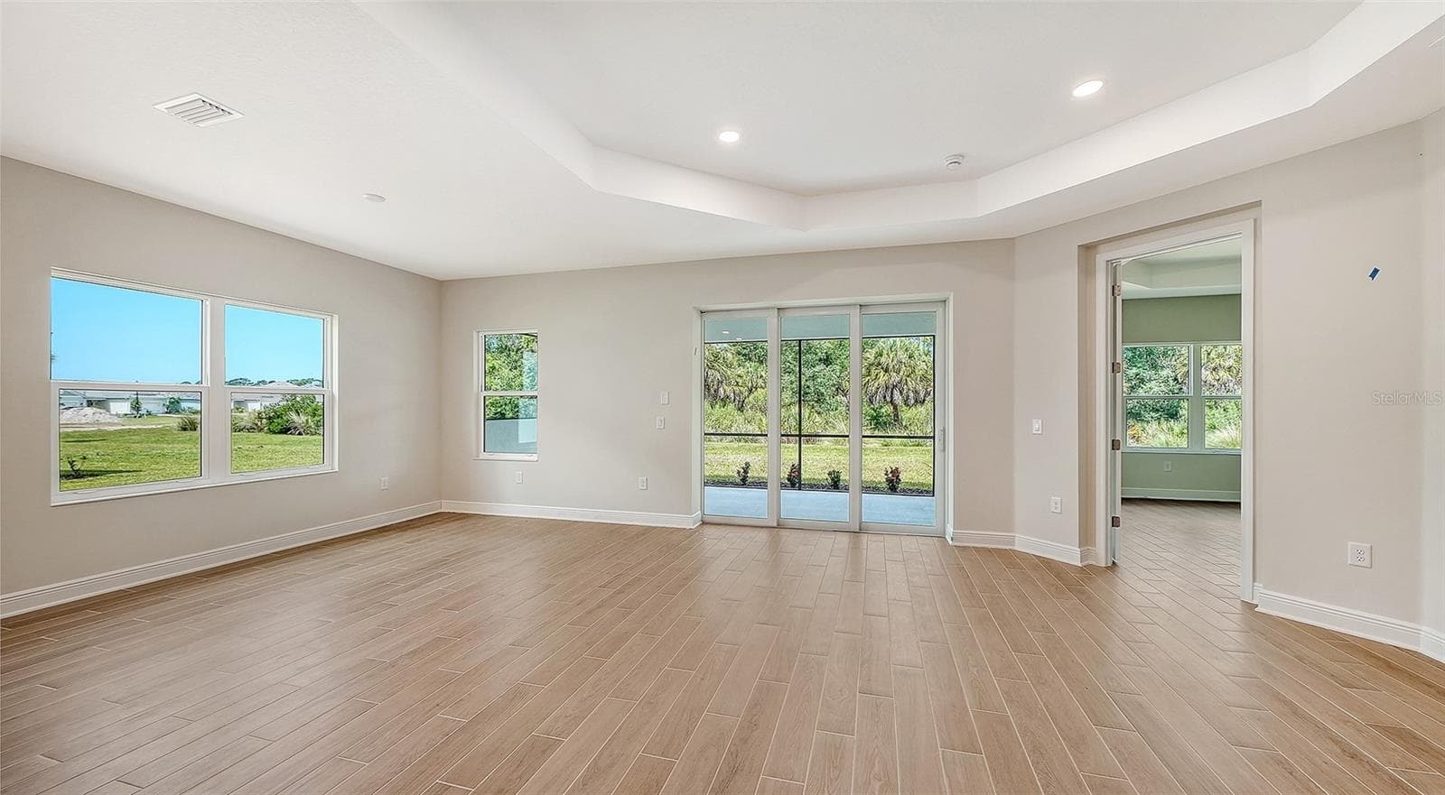 9940 Crystal Isles Cir photo 3