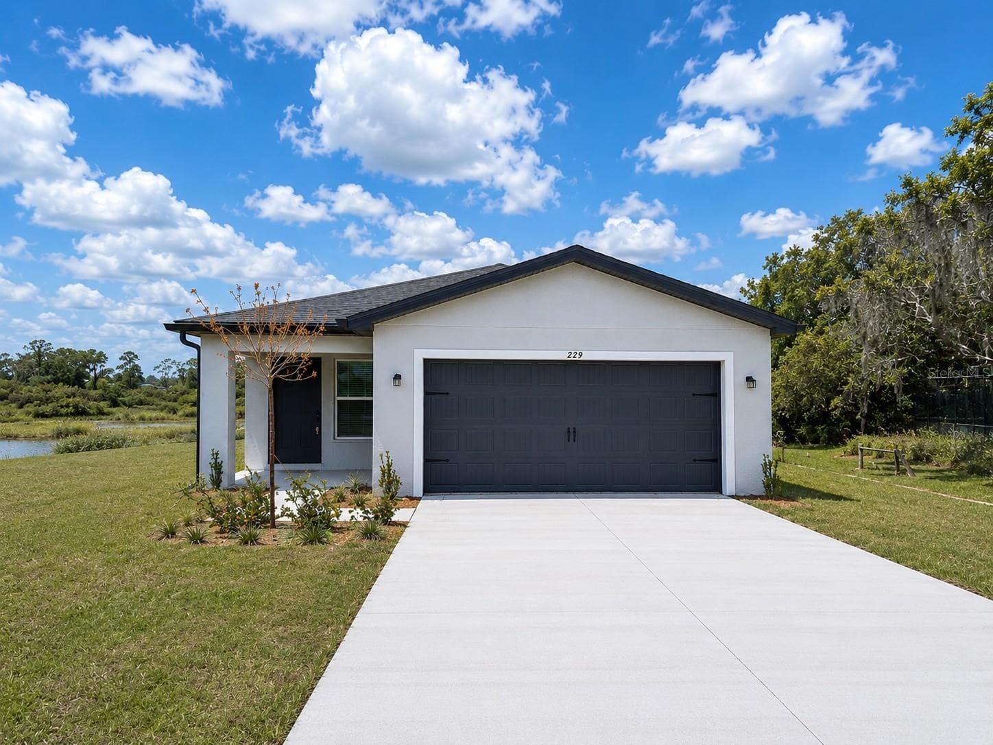 229 Galaxy Ave photo 2