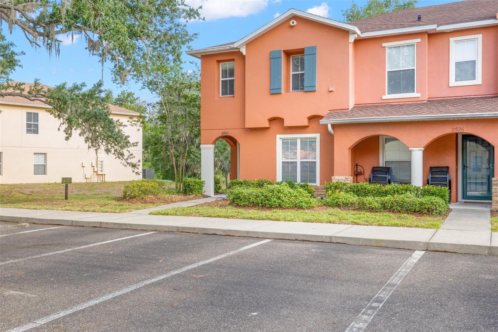 10924 Johanna Ave photo 2