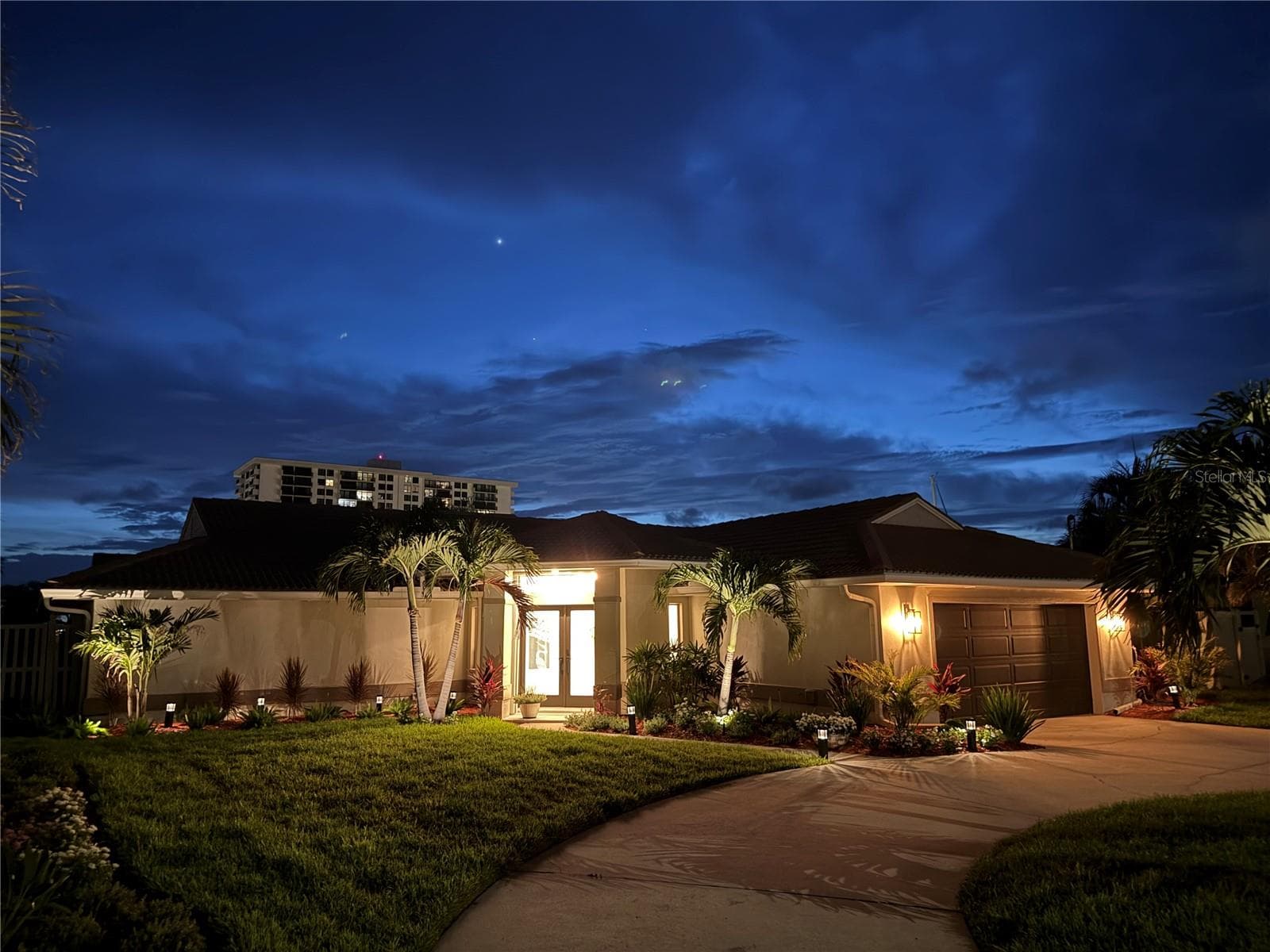 324 Leeward Is photo 4