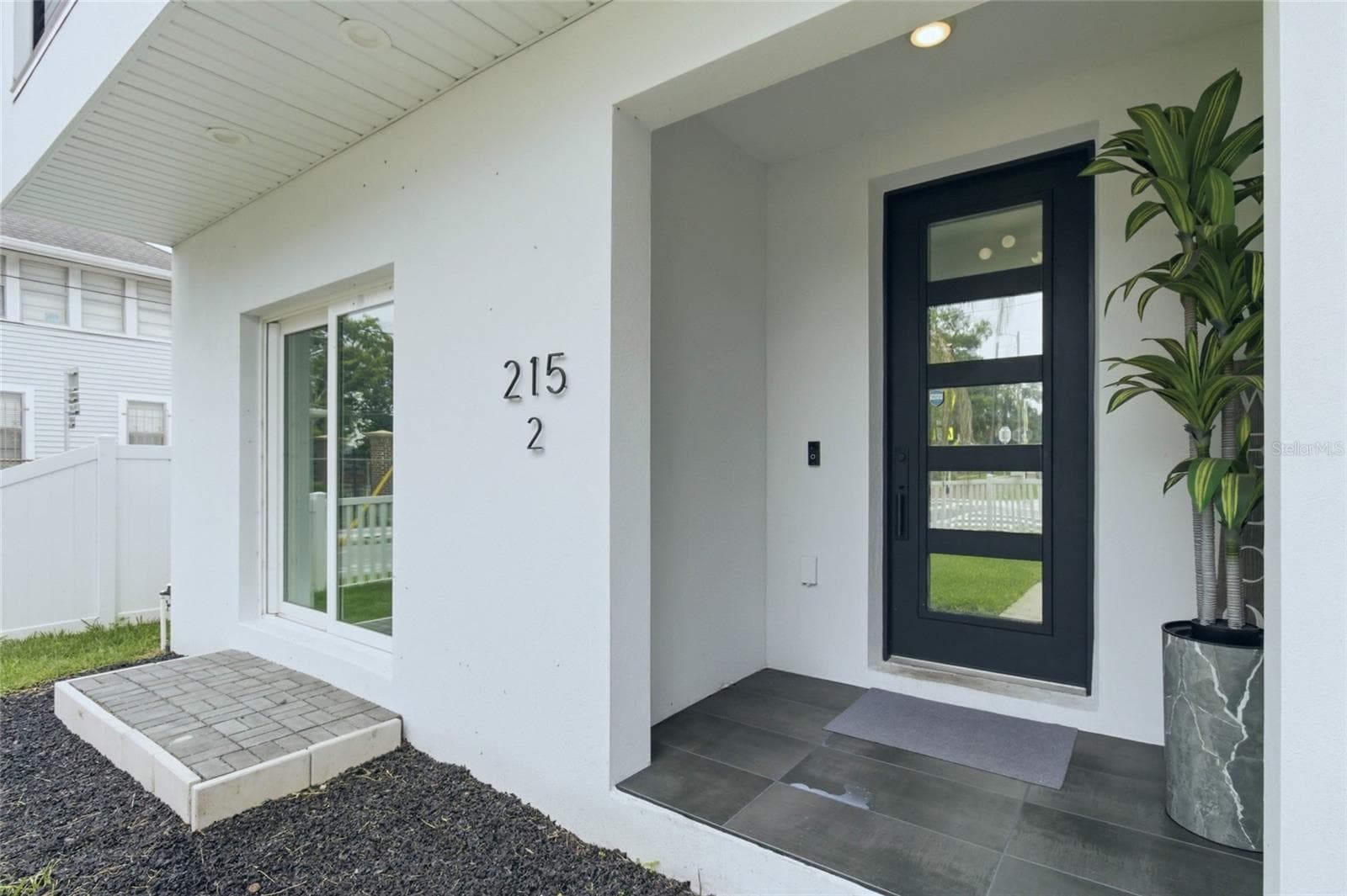 215 W Columbus Dr #2 photo 5