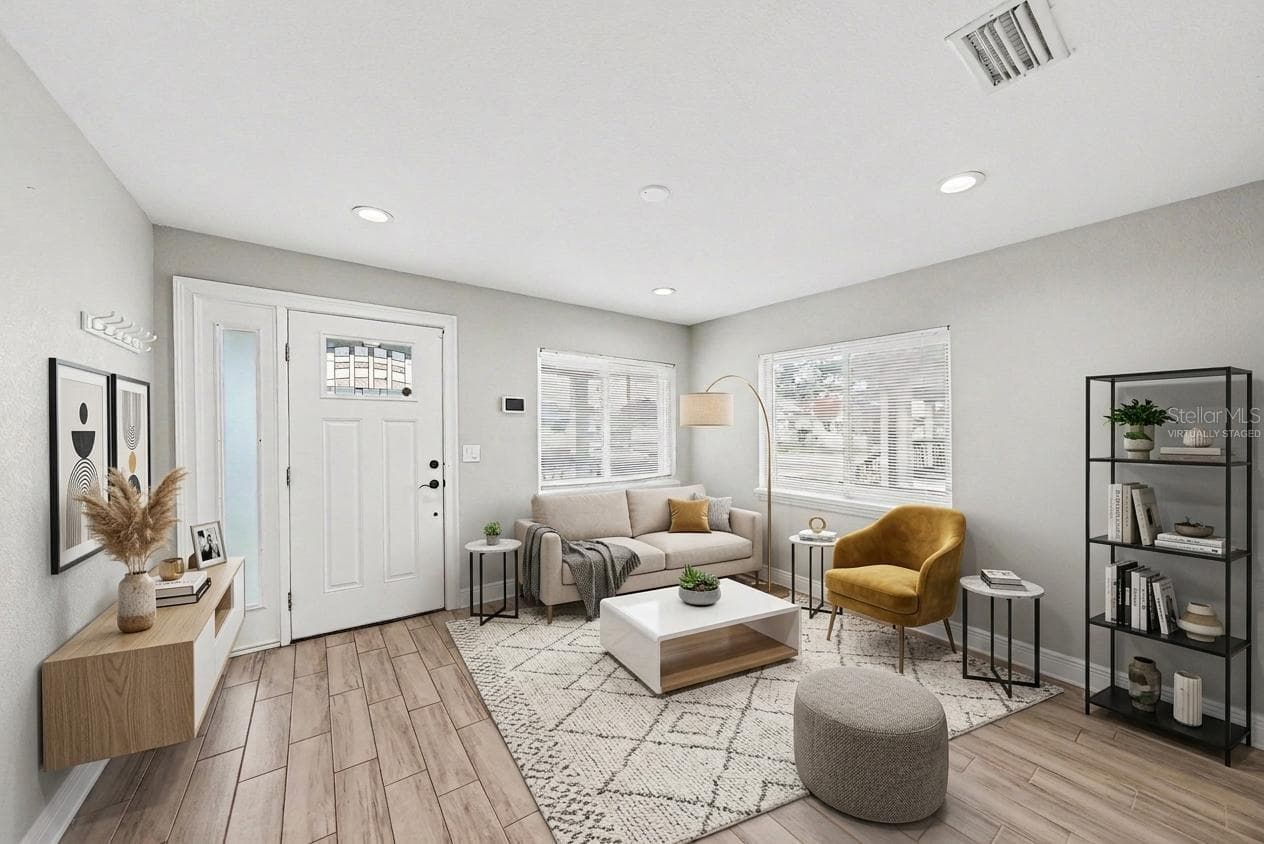 2619 W St Conrad photo 2