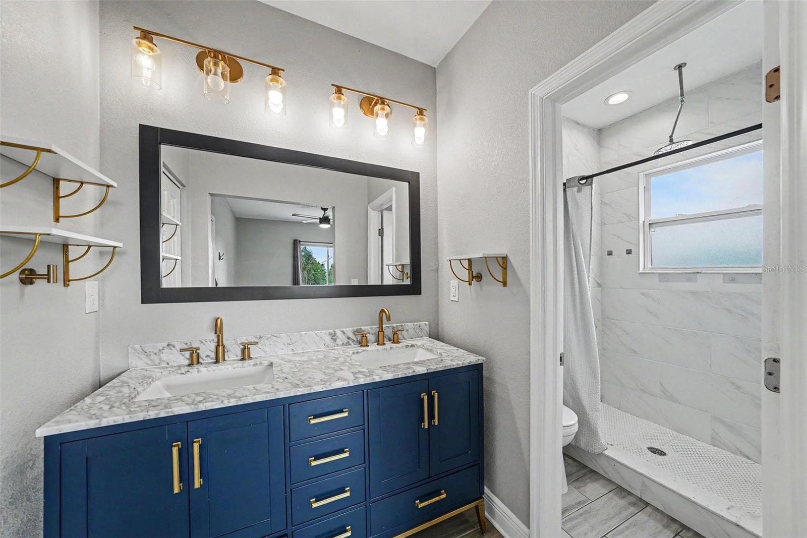 2619 W St Conrad photo 4