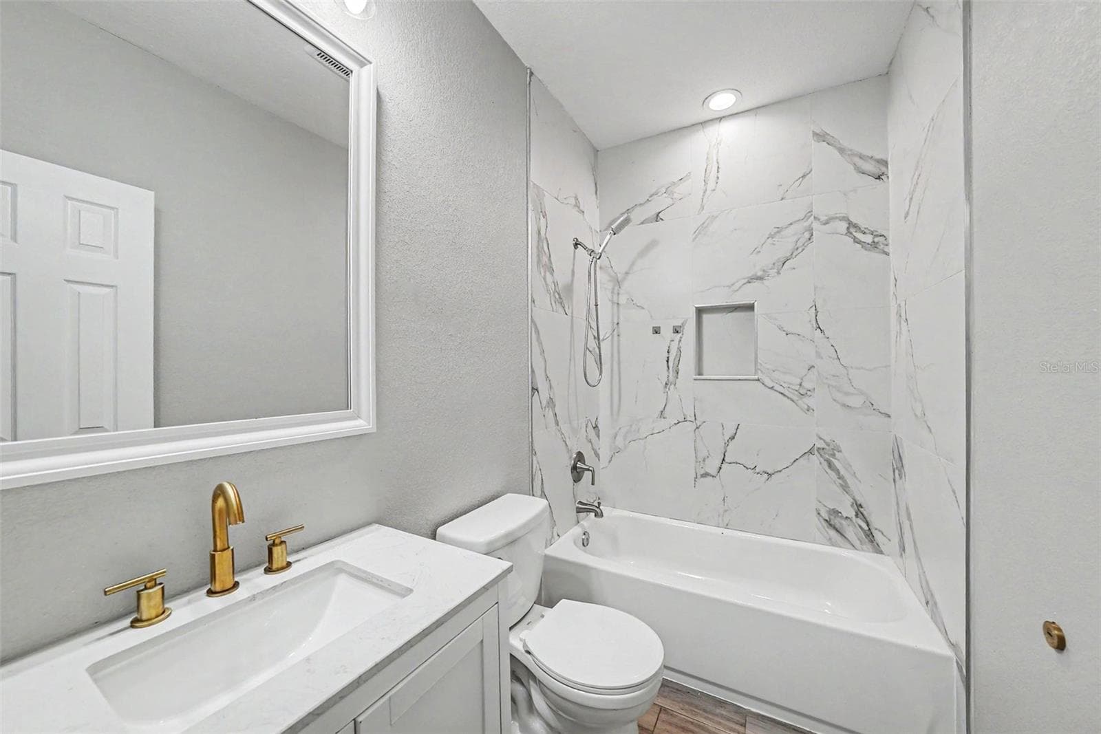 2619 W St Conrad photo 5