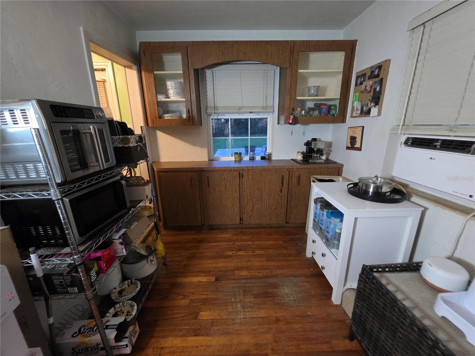 1135 W Greenwood St photo 5