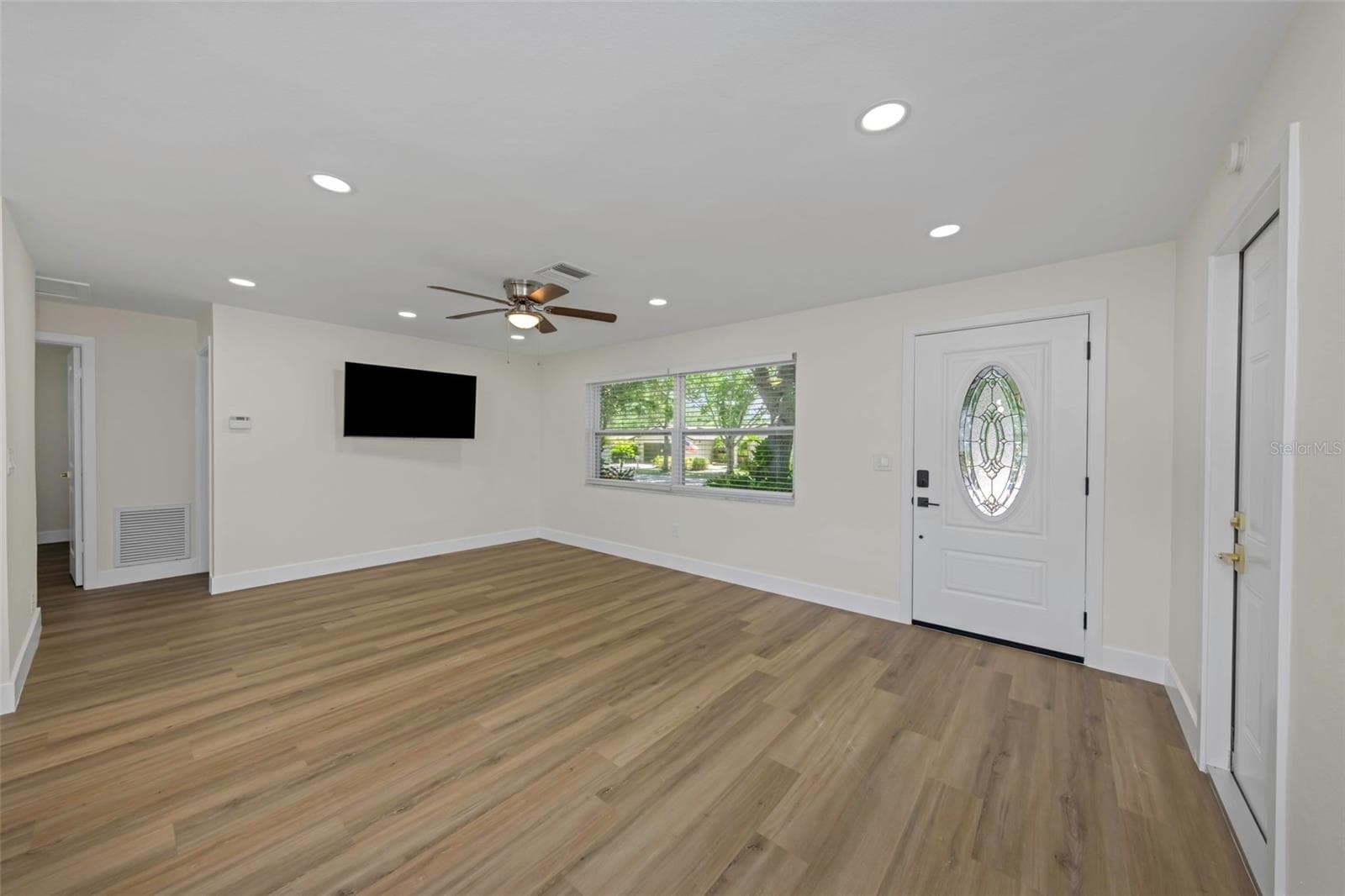 1806 Vancouver Dr photo 5