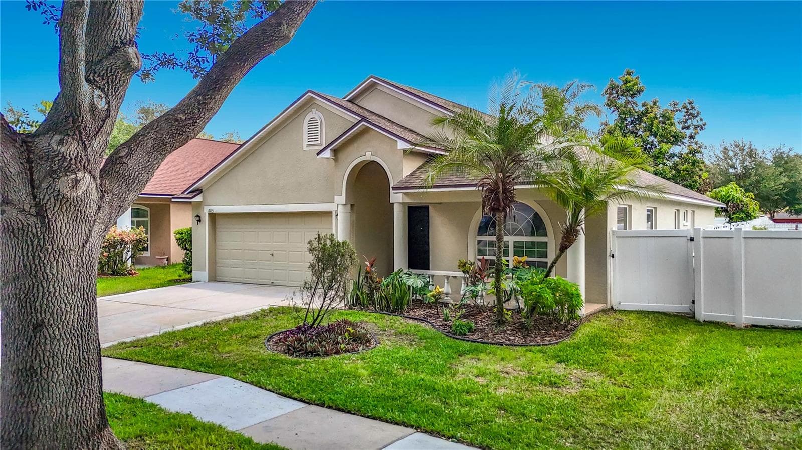 805 Lesa Glen Pl photo 4