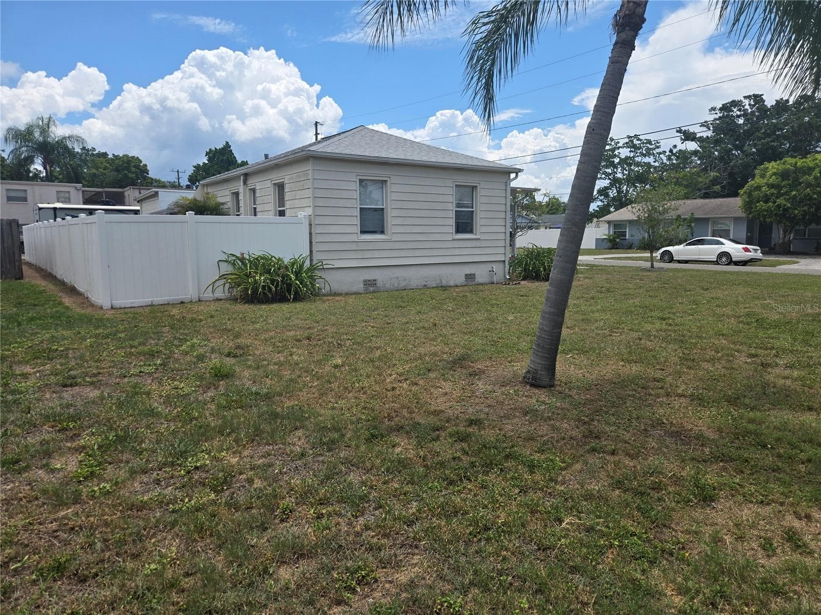 146 NE Madison Cir N photo 5