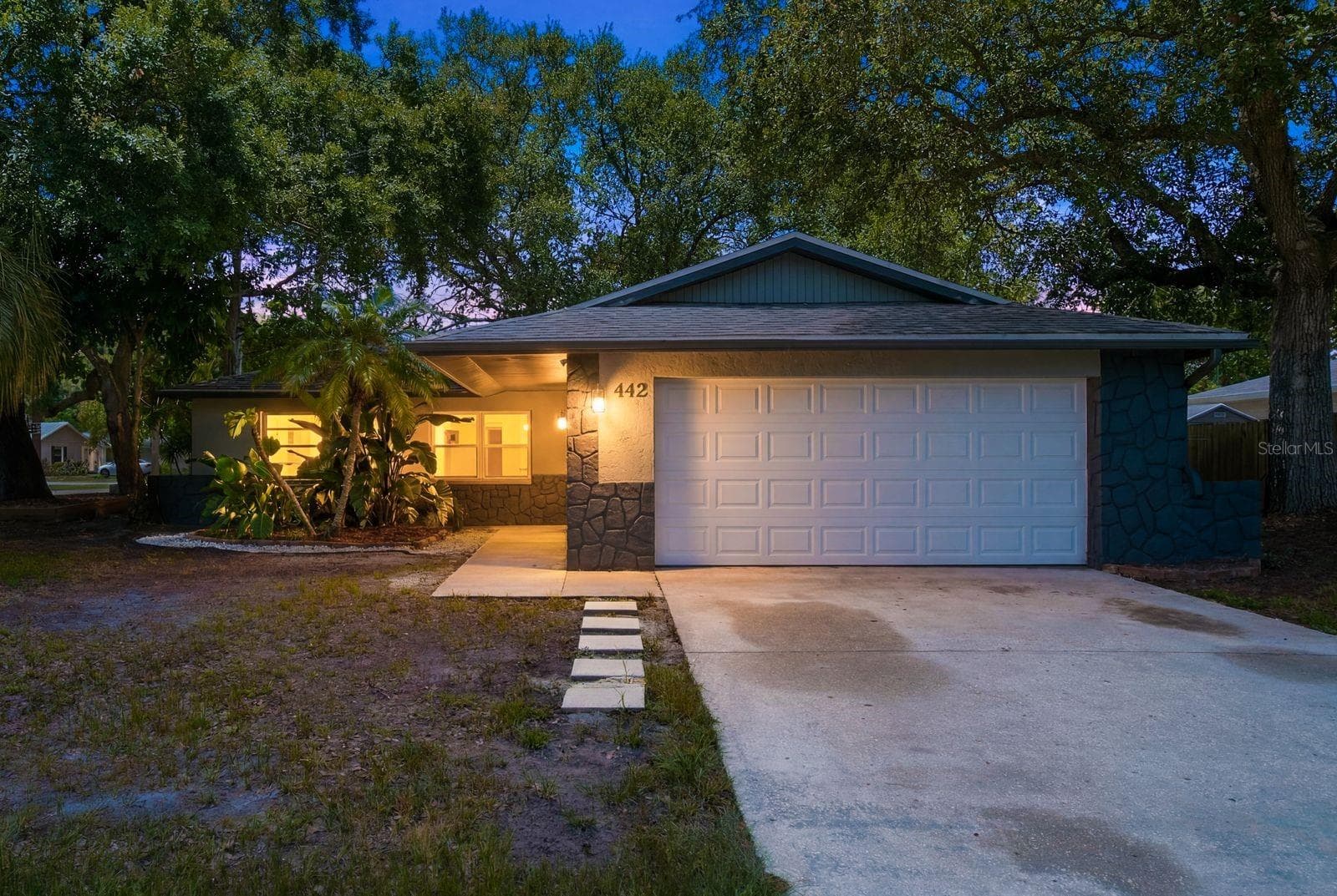 442 Evergreen Dr photo 2