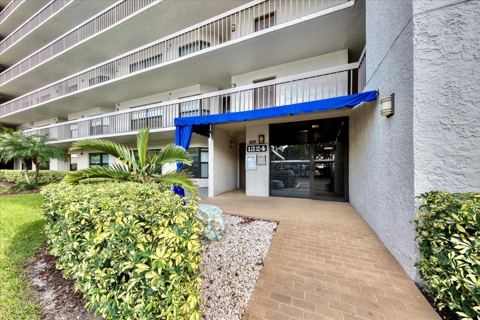 1324 Pasadena Ave S #204 photo 3